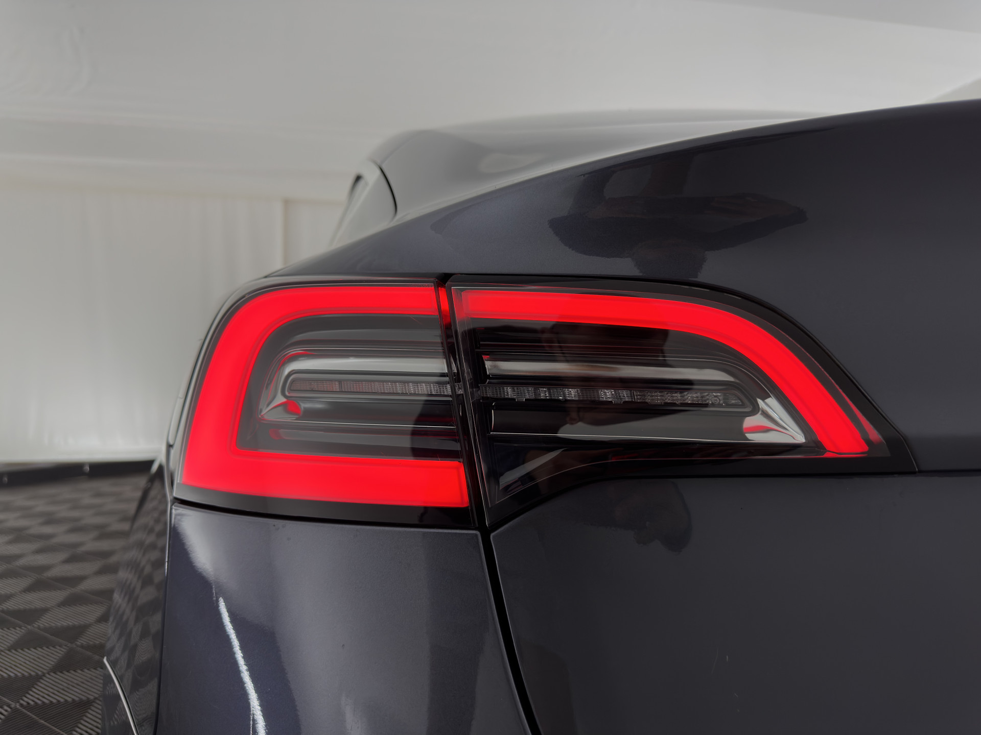 Tesla Model 3 Standard RWD Plus 60 kWh [ 3-Fase ] {SOH-88%} (INCL-BTW) Aut. *PANO | AUTO-PILOT | LEATHER | KEYLESS | FULL-LED | MEMORY-PACK | SURROUND-VIEW | DAB | CARPLAY | DIGI-COCKPIT | LANE-ASSIST | COMFORT-SEATS | 18"ALU*