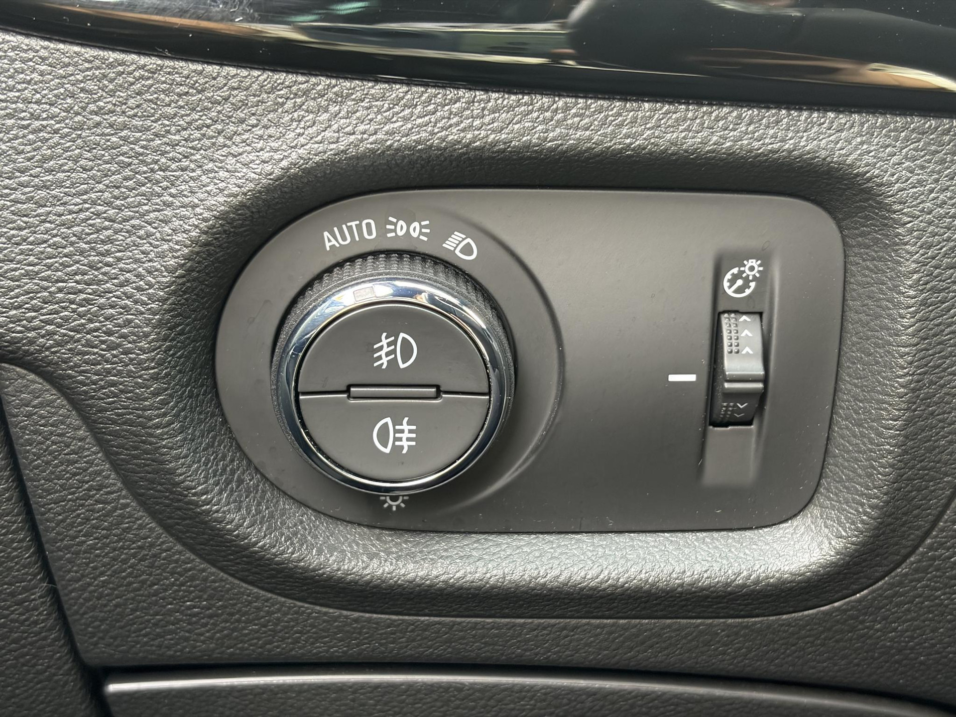Opel Astra Sports Tourer 1.2 Ultimate ✓146pk✓Carplay✓Camera✓Stoelverw✓Stuurverw✓Keyless✓Pdc V+A✓Alcantara-Leder✓Clima✓Cruise✓6 Bak✓Rijstrooksensor✓Dodehoeksensor✓17''Lm velgen✓N.A.P✓Apk tot 11-2028