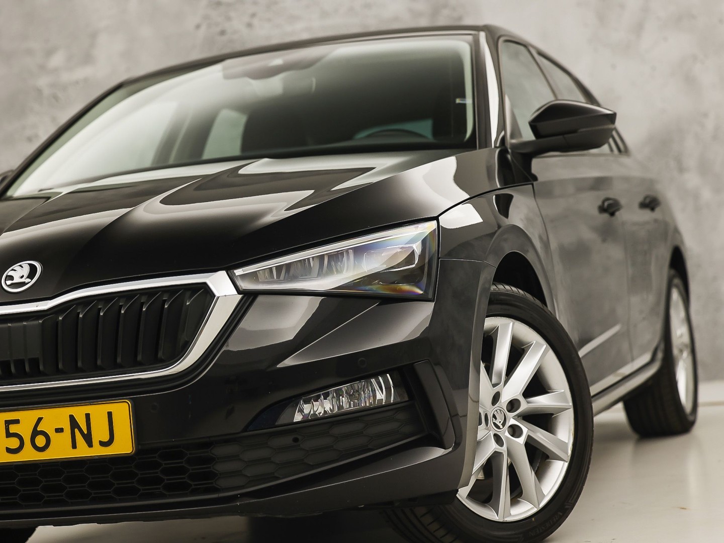 Škoda Scala 1.0 TSI Sport Automaat (GROOT NAVI, VIRTUAL COCKPIT, CLIMATE, APPLE CARPLAY, STOELVERWARMING, NIEUWE APK, NIEUWSTAAT)