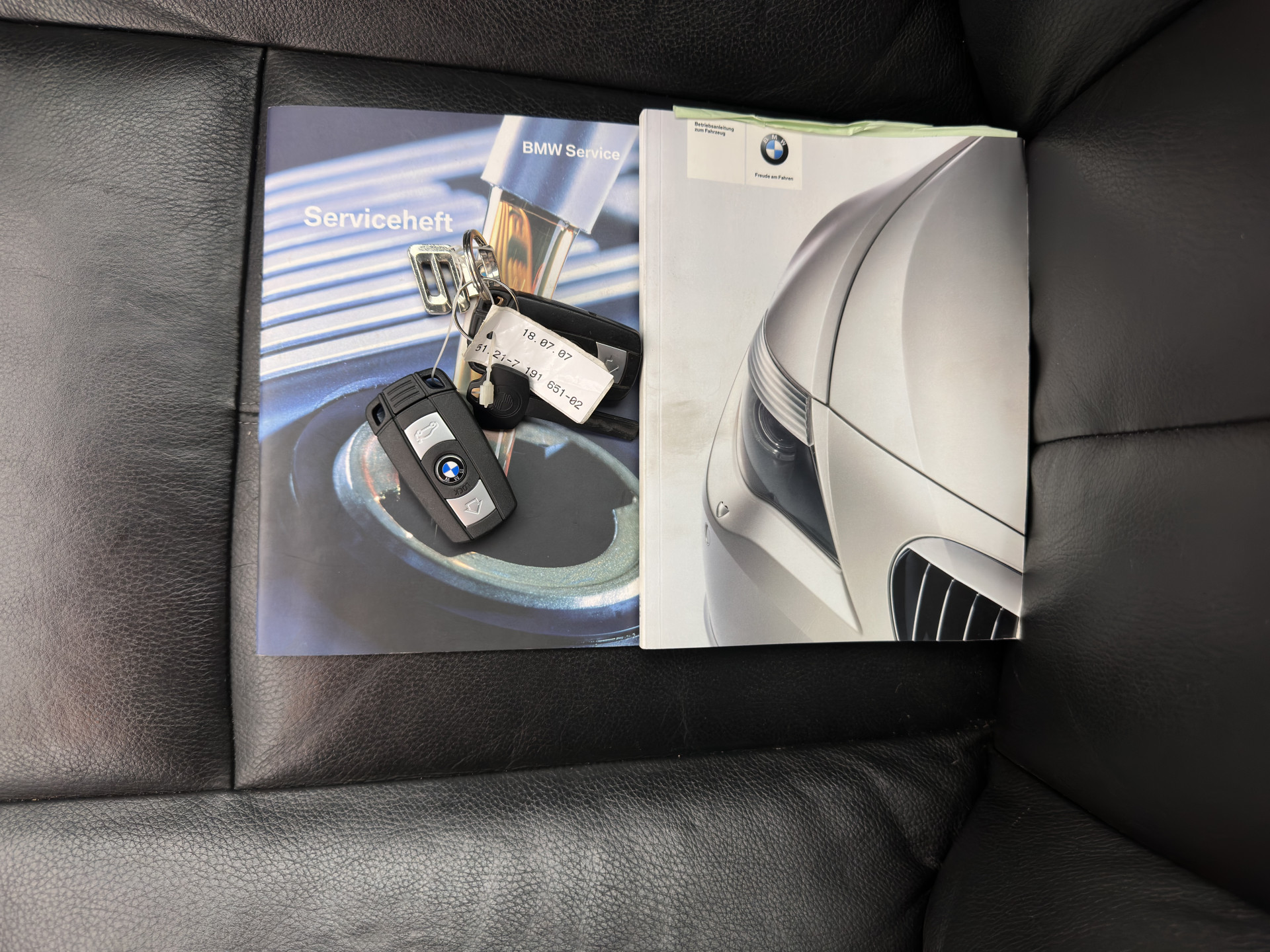 BMW 6-serie Cabrio 650i Aut. *LEATHER | BI-XENON | MEMORY-PACK | SHIFT-PADDLES | HEATED-SPORTSEATS | KEYLESS | NAVI-FULLMAP | ECC | HEAD-UP | PDC | CRUISE | AIRSCARF | 19''ALU*