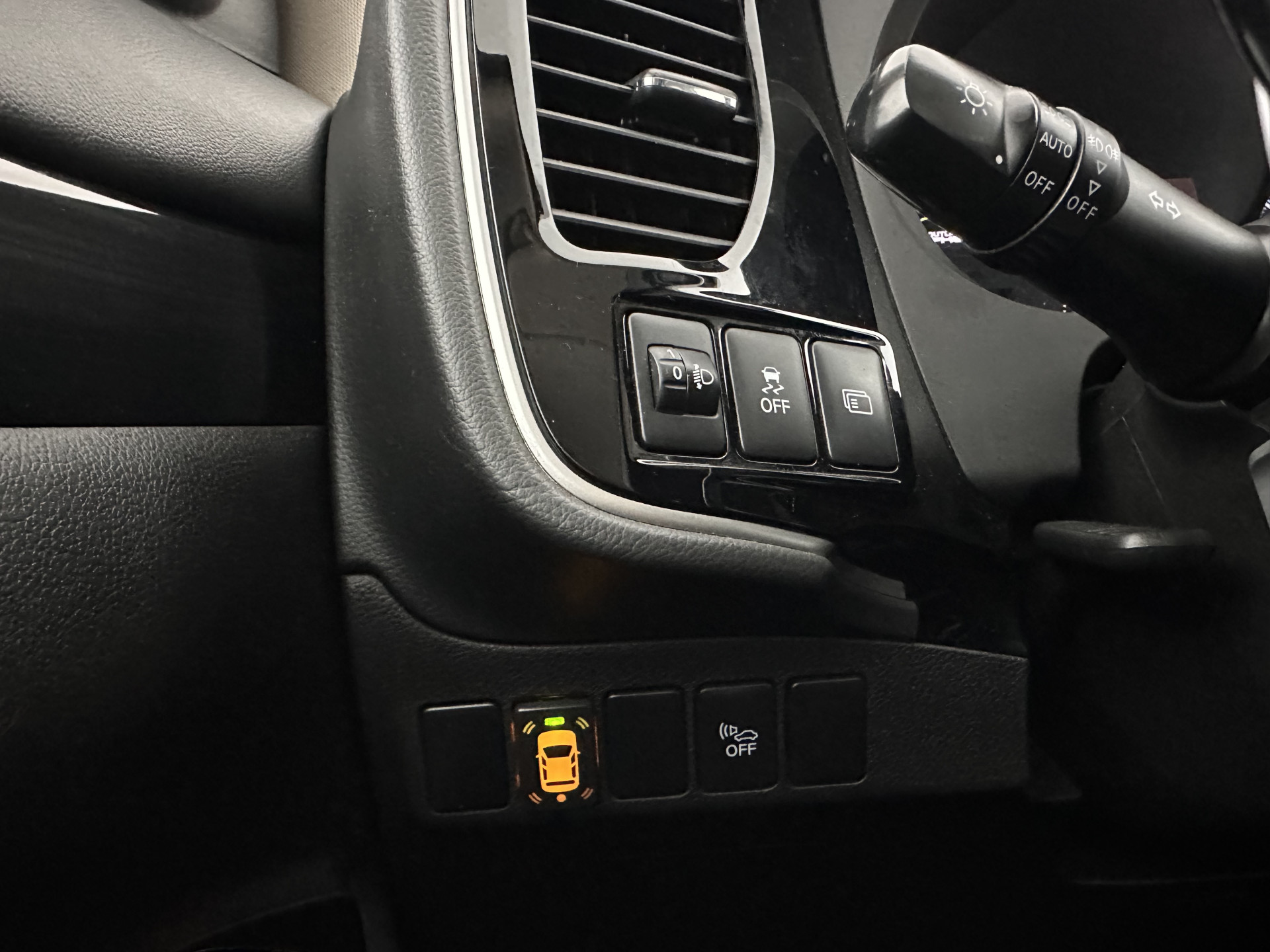 Mitsubishi Outlander 2.0 PHEV (Plug-In) Pure (INCL-BTW) Aut. *LEATHER-MICROFIBRE | COMFORTSEATS | CARPLAY | CAMERA | DAB+ | KEYLESS | PRIVACY-GLASS | SHIFT-PADDLES | TOWBAR | 16''ALU*