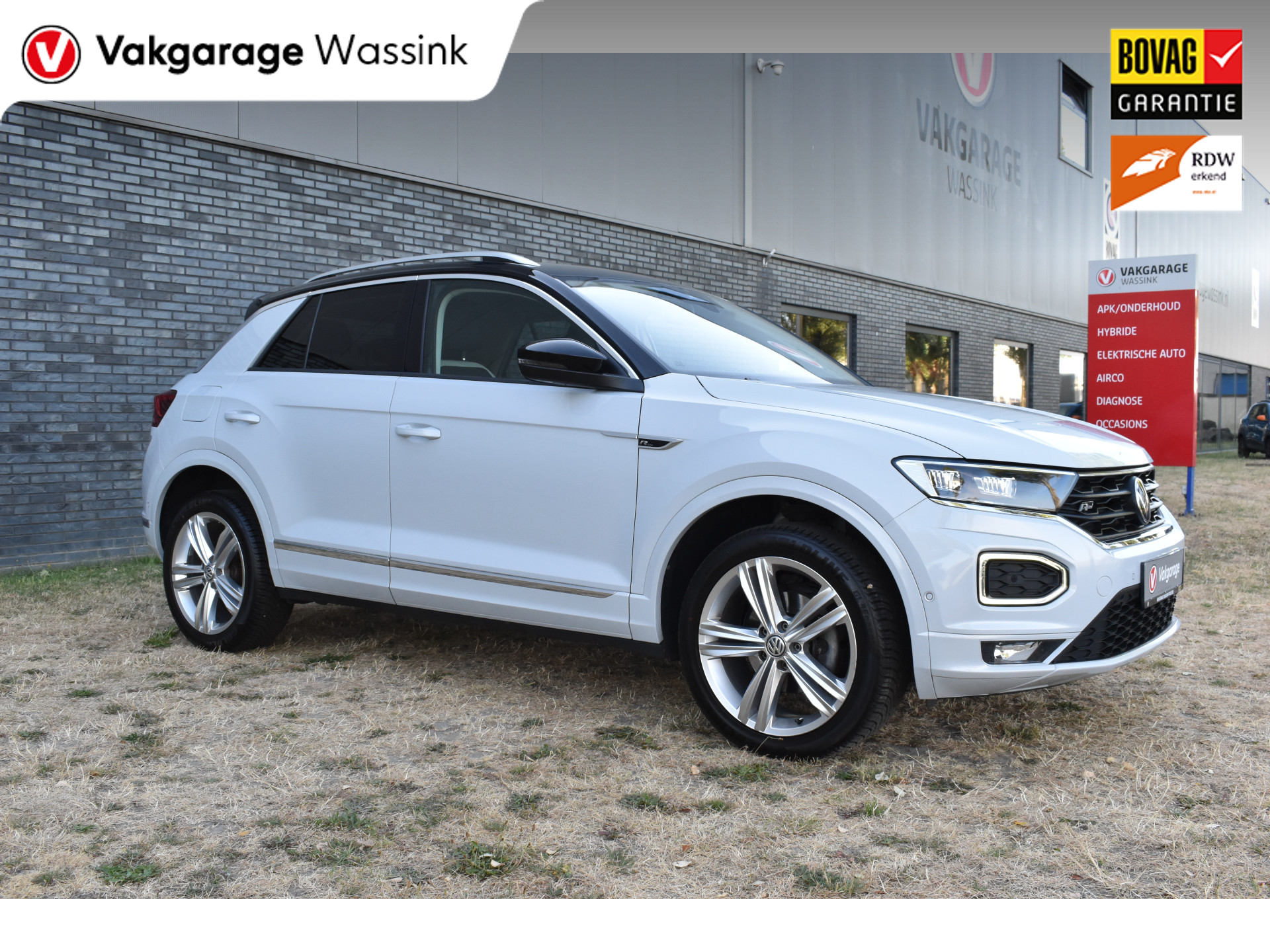 Volkswagen T-Roc 1.5 TSI Sport Business R Carplay Automaat R-line Zwart dak