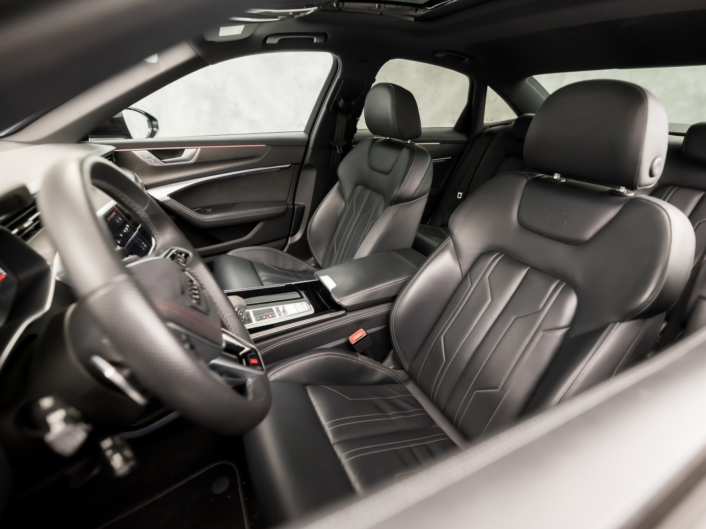 Audi A6 55 TFSI e Quattro S-Line Competition 367Pk Automaat (PANORAMADAK, CARBON PACK, BANG&OLUFSEN, APPLE CARPLAY, CAMERA, MEMORY SEATS, GETINT GLAS, HEAD-UP DISPLAY, ADAPTIVE CRUISE, SFEERVERLICHTING, NIEUWSTAAT)