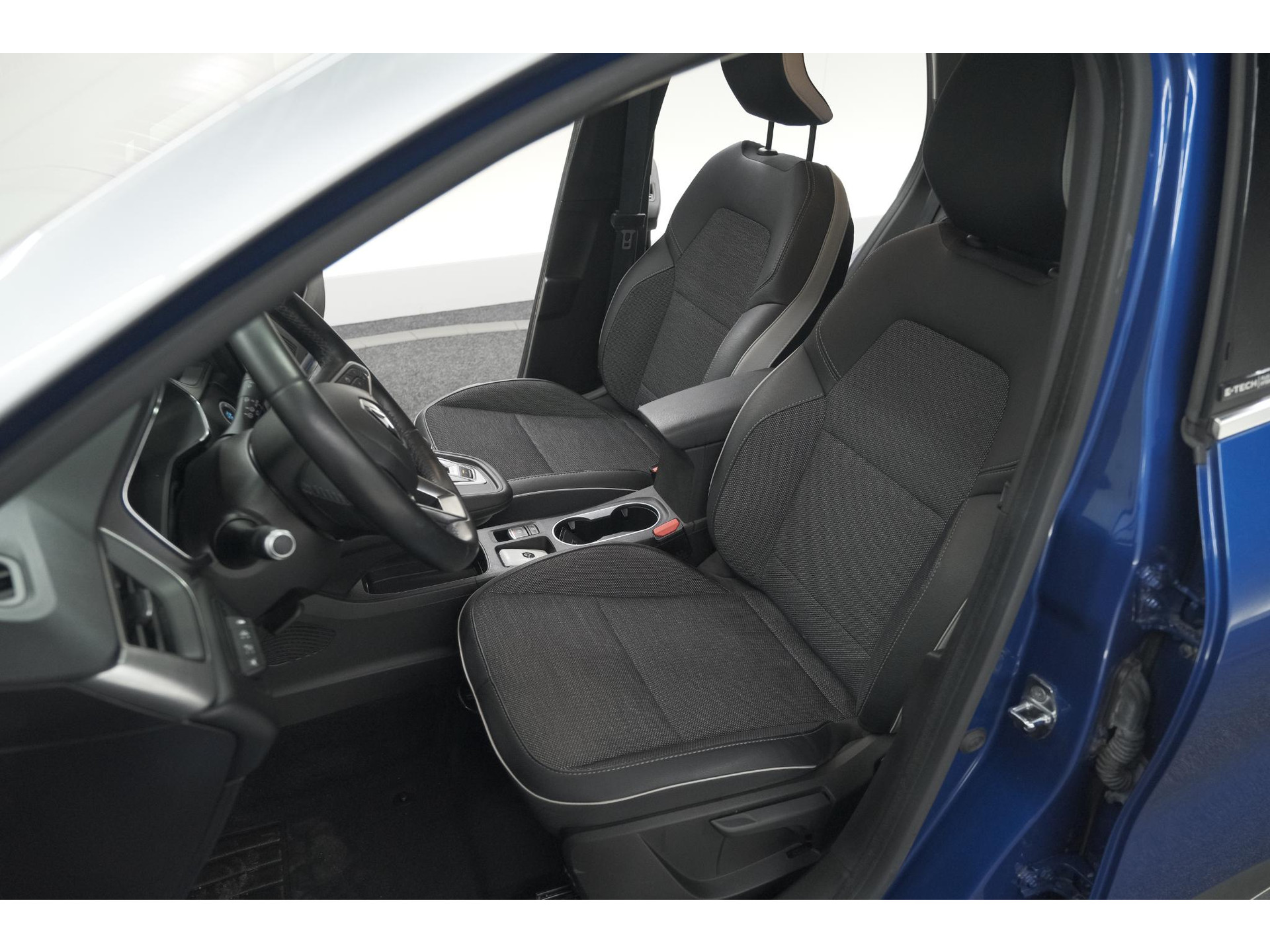 Renault Captur 1.6 E-Tech Plug-in Hybrid 160 Intens | Camera | 9.3 Inch Groot Scherm | Apple Carplay | Parkeersensoren