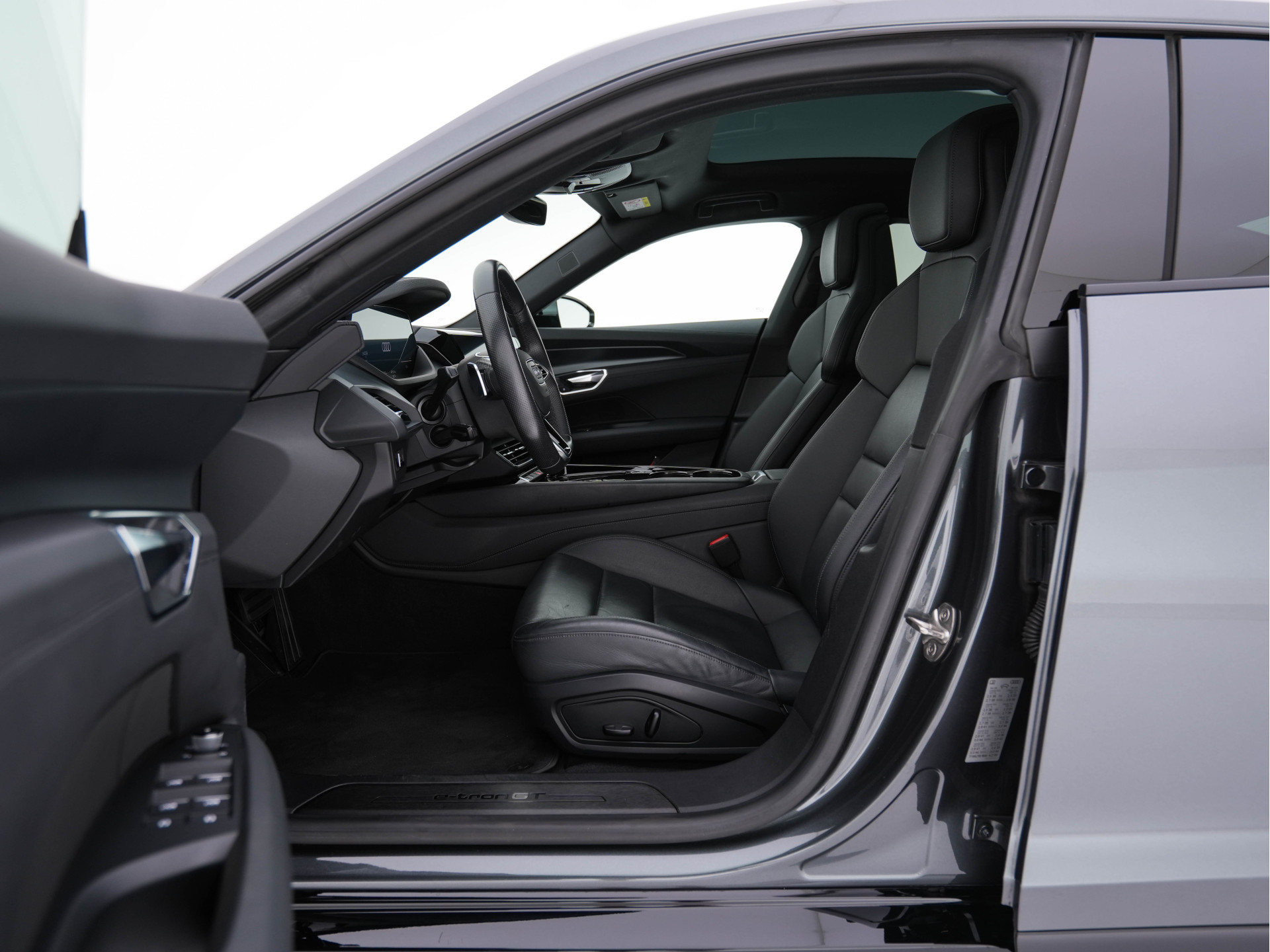 Audi e-tron GT 93 kWh Quattro [ 3-Fase ] {SOH-93%} (INCL-BTW) *PANO | FULL-LED | LEATHER | AUDI-SOUNDSYSTEM | DIGI-COCKPIT | NAVI-FULLMAP | HEATED-SPORTSEATS | TOP-VIEW | DAB | KEYLESS | LANE-ASSIST | SHIFT-PADDLES | PRIVACY-GLASS | 20