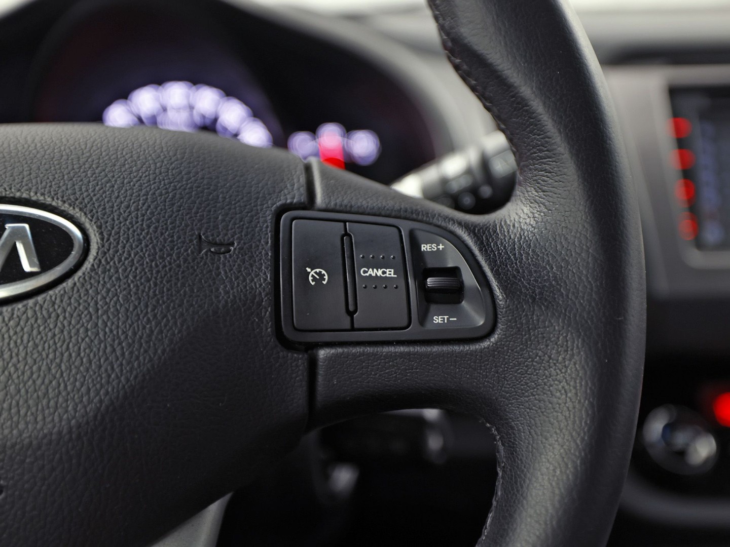 Kia Sportage 1.6 GDI SportPack (SCHERM, CLIMATE, GETINT GLAS, SPORTSTOELEN, TREKHAAK, PARKEERSENSOREN, CRUISE, NIEUWE APK, NIEUWSTAAT)