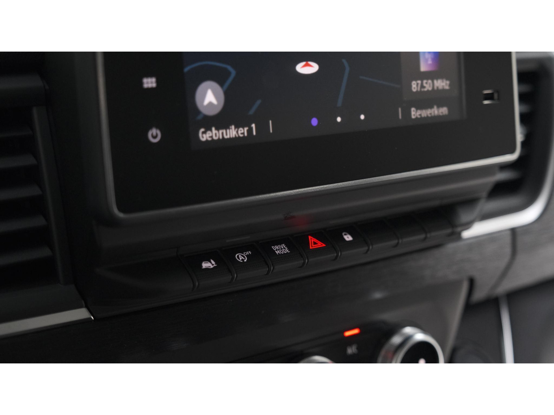 Renault Trafic 2.0 Blue dCi EDC 170 T29 L2H1 Extra DC | 6 Zitlplaatsen | Camera | Navigatie | Climate Control | Dubbele Cabine