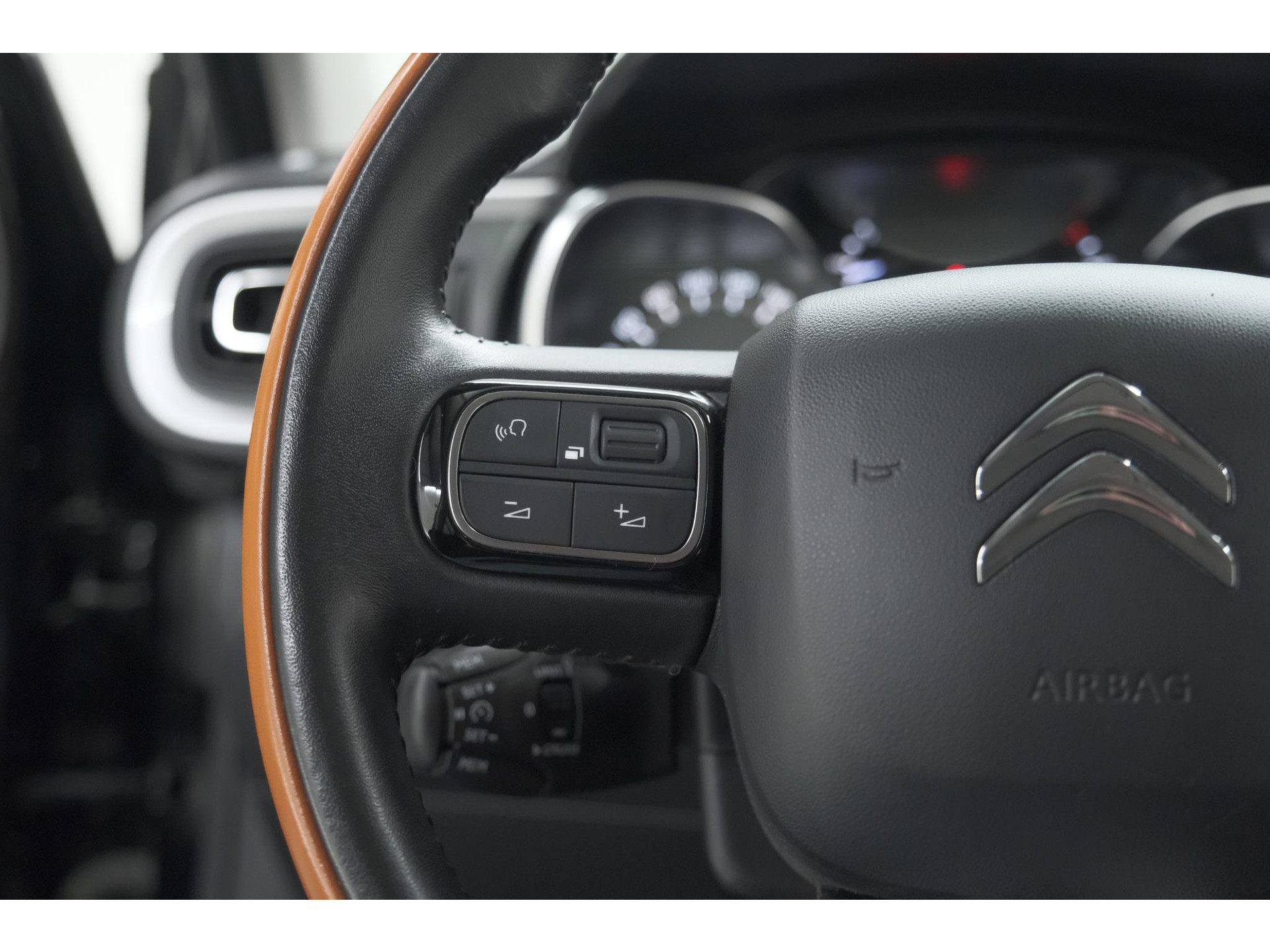 Citroen C3 PureTech 110 S&S Shine | Trekhaak | Parkeersensoren | Navigatie | Apple Carplay