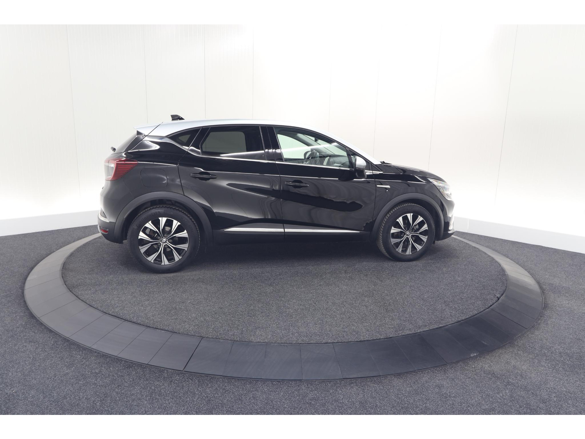 Renault Captur 1.6 E-Tech full hybrid 145 techno | Pack Full Screen | Camera | Navigatie | Allseason Banden