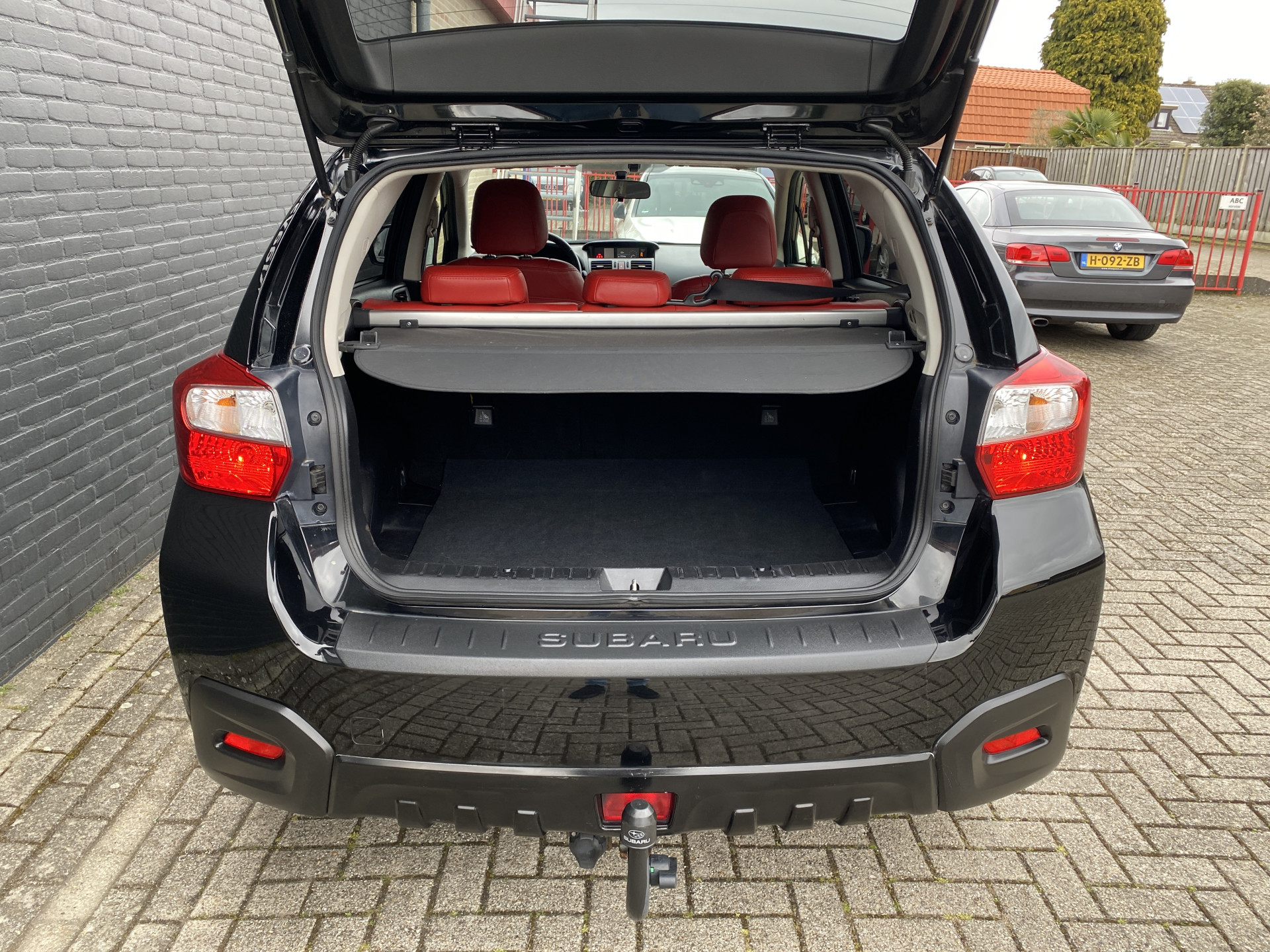 Subaru XV 2.0i Luxury AWD 150 pk AUT. | dealer onderhouden | navigatie | trekhaak | leder interieur | camera | all season banden