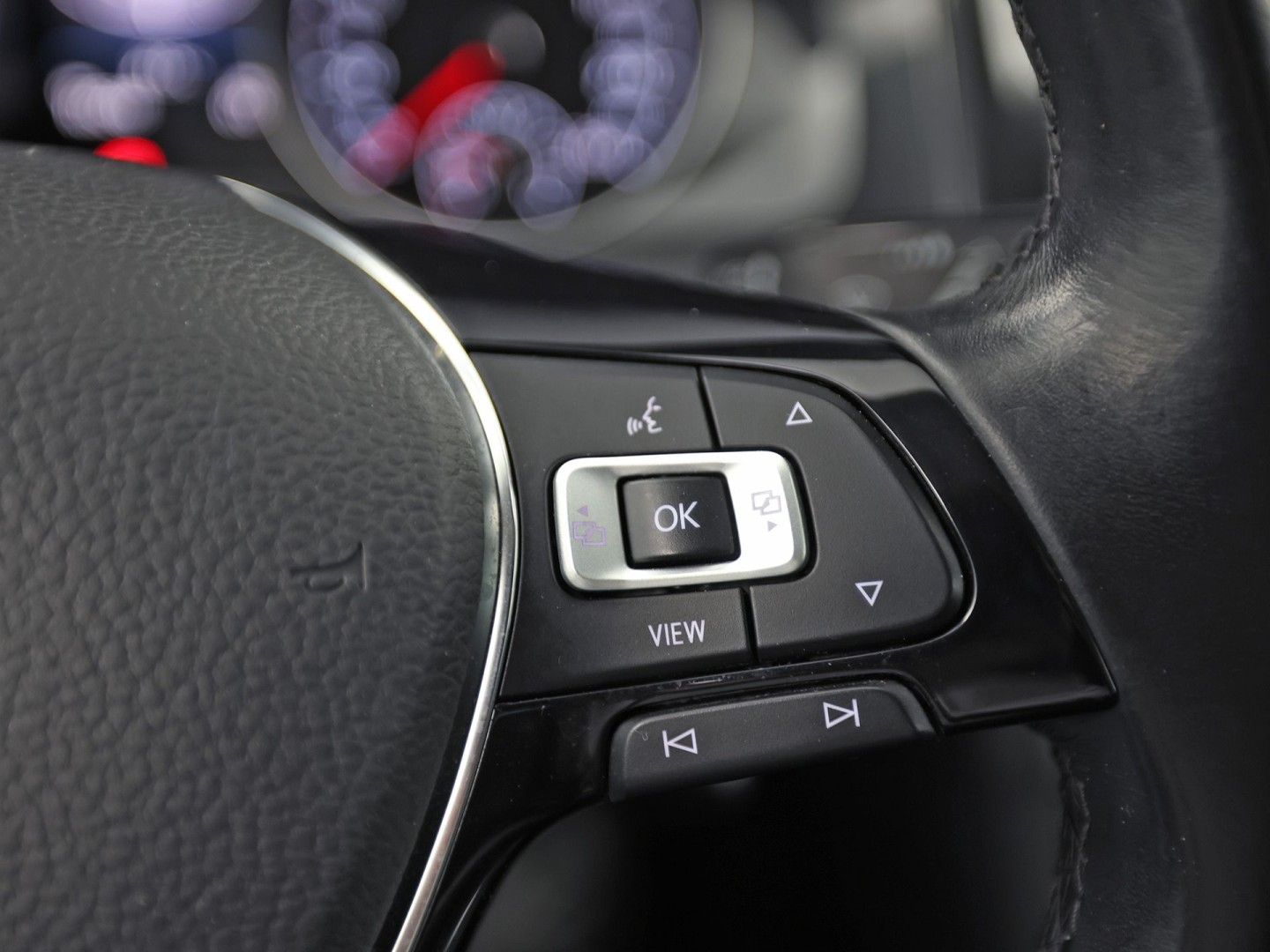 Volkswagen Golf 1.5 TSI Sportline (APPLE CARPLAY, GROOT NAVI, CLIMATE, STOELVERWARMING, SPORTSTOELEN, LED KOPLAMPEN, PARKEERSENSOREN, ADAPTIVE CRUISE, NIEUWSTAAT)