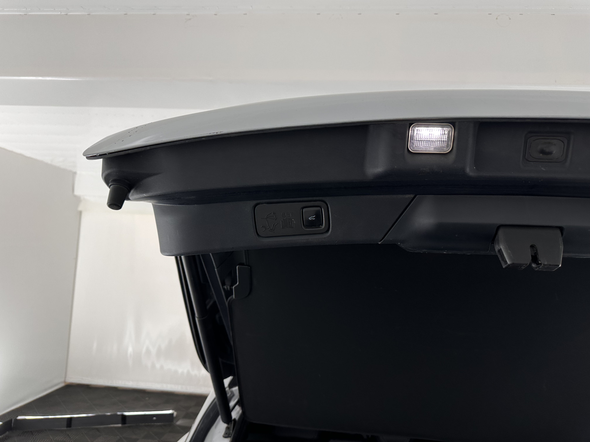 Ford Mustang Mach-E RWD 75 kWh [ 3-Fase ] (INCL.BTW) *LEATHER | FULL-LED | DAB | DIGI-COCKPIT | KEYLESS | NAVI-FULLMAP | CARPLAY | HEATED-COMFORTSEATS | TOPVIEW | ADAPTIVE-CRUISE | PRIVACY-GLASS | 18'' ALU*