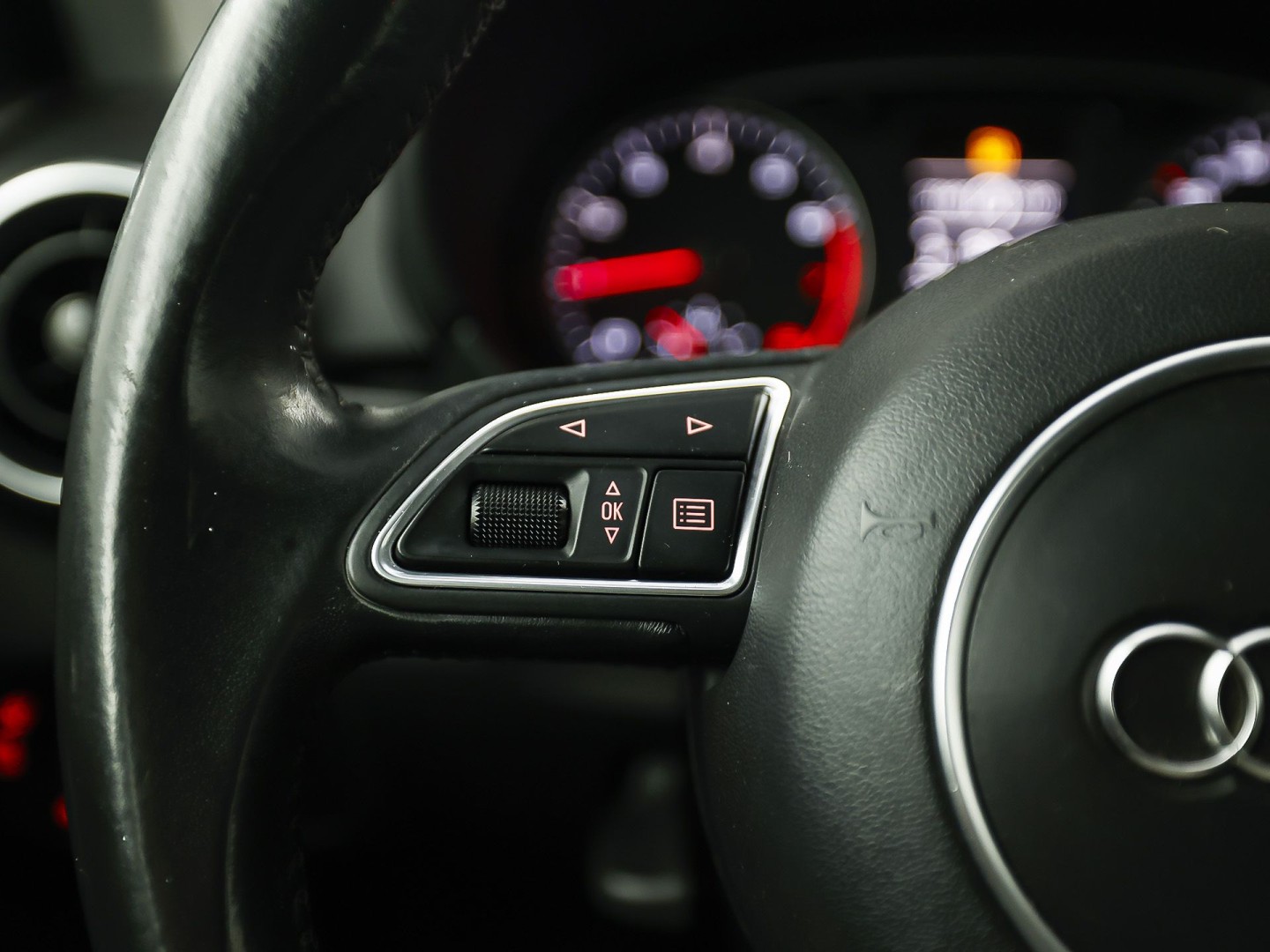 Audi A1 Sportback 1.0 TFSI Sport (NAVIGATIE, 5 DEURS, CLIMATE, STOELVERWARMING, SPORTSTOELEN, PARKEERSENSOREN, LED ACHTERLICHTEN, LM VELGEN, NIEUWE APK, NIEUWSTAAT)