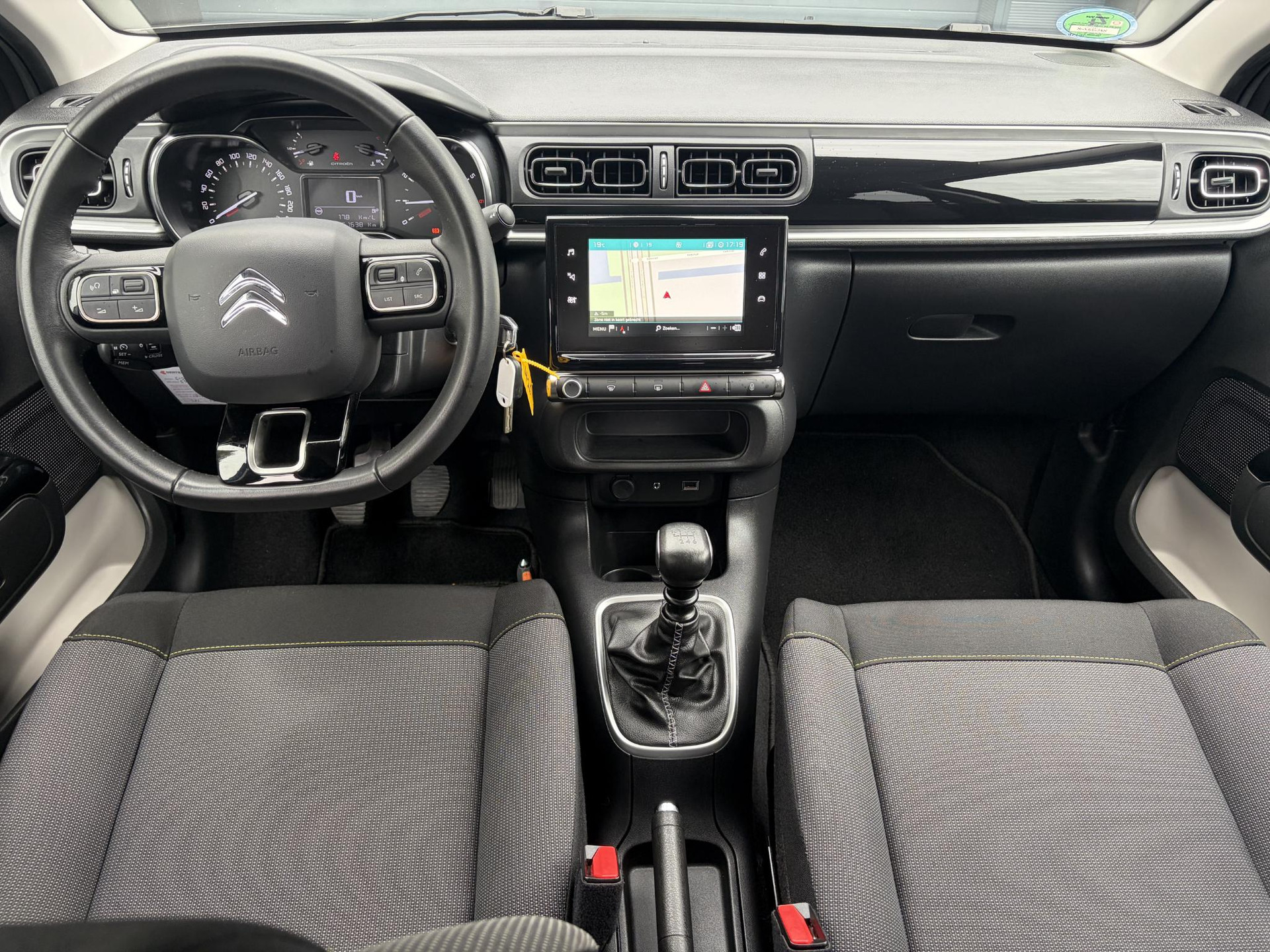 Citroen C3 1.2 PureTech S&S Shine D-riem vv in 02-2025 l 1e Eigenaar l Dealer Onderhouden l 110pk l Navi l Camera l Carplay l Clima l Cruise l Lm velgen l 6 Bak l Rijstrooksensor l Pdc l N.A.P l Apk tot 03-2027