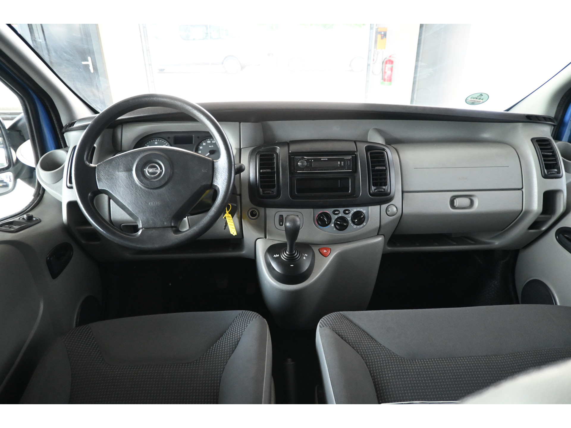 Opel Vivaro Combi 2.5 CDTI L1H1 Automaat 9 Persoons Airco Trekhaak Rijklaarprijs! Inruil Mogelijk!