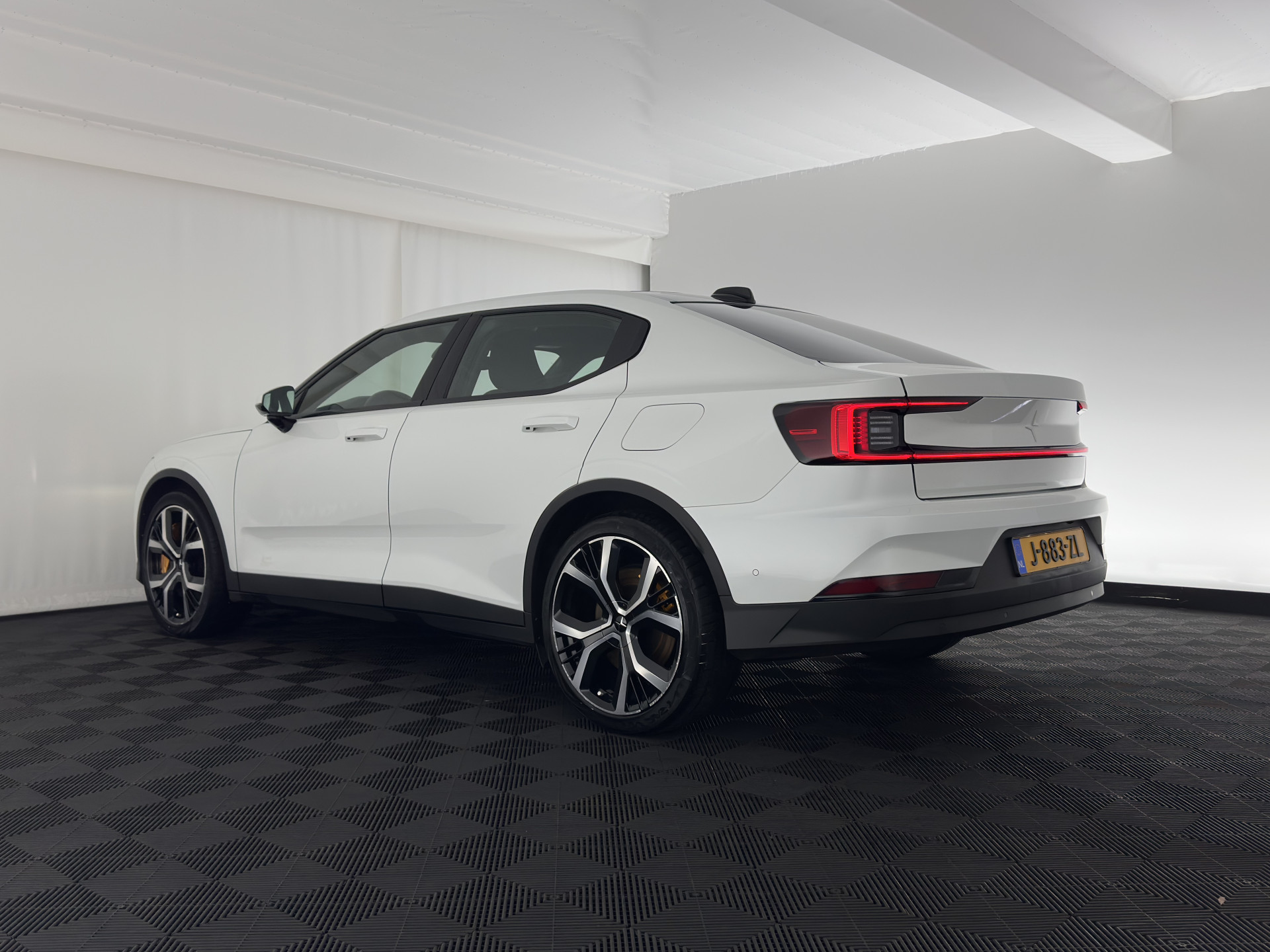 Polestar 2 Long Range Dual Motor Perfomance 78 kwh [ 3-Fase ]  { SOH-95% } (INCL-BTW) Aut. *PANO | NAVI-FULLMAP | HARMAN/KARDON-AUDIO | FULL-LED | KEYLESS | DIGI-COCKPIT | MEMORY-PACK |  CARPLAY | DAB+ | HEATED-SPORTSEATS | TOPVIEW | ADAPTIVE-CRUISE |  20