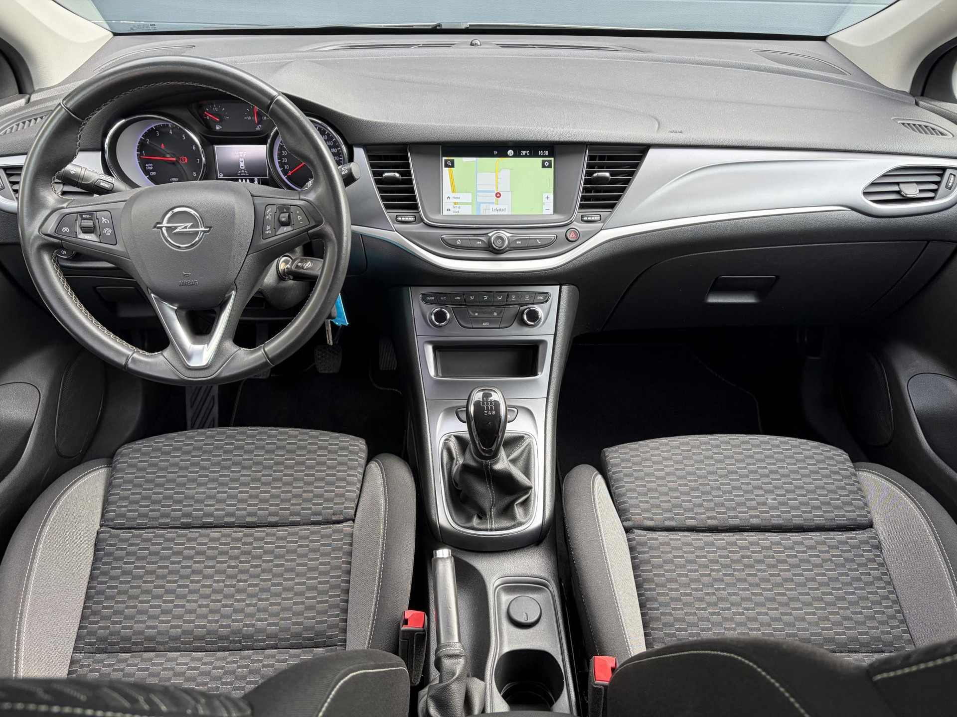 Opel Astra Sports Tourer 1.2 Business Executive ✓1e Eigenaar✓146pk✓Camera✓Trekhaak✓Carplay✓Airco✓Cruise✓Pdc V+A✓Lm velgen✓Comfortstoelen✓6 Bak✓N.A.P✓Nieuwe Apk bij Aflevering