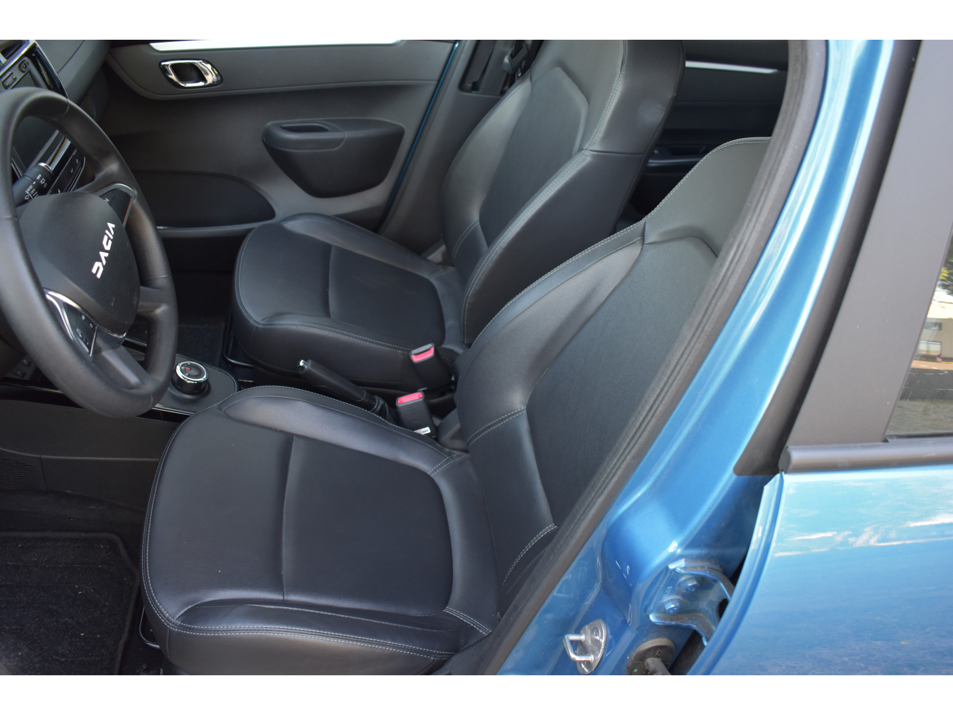 Dacia Spring Essential 27 kWh vol electric navigatie pdc Leer