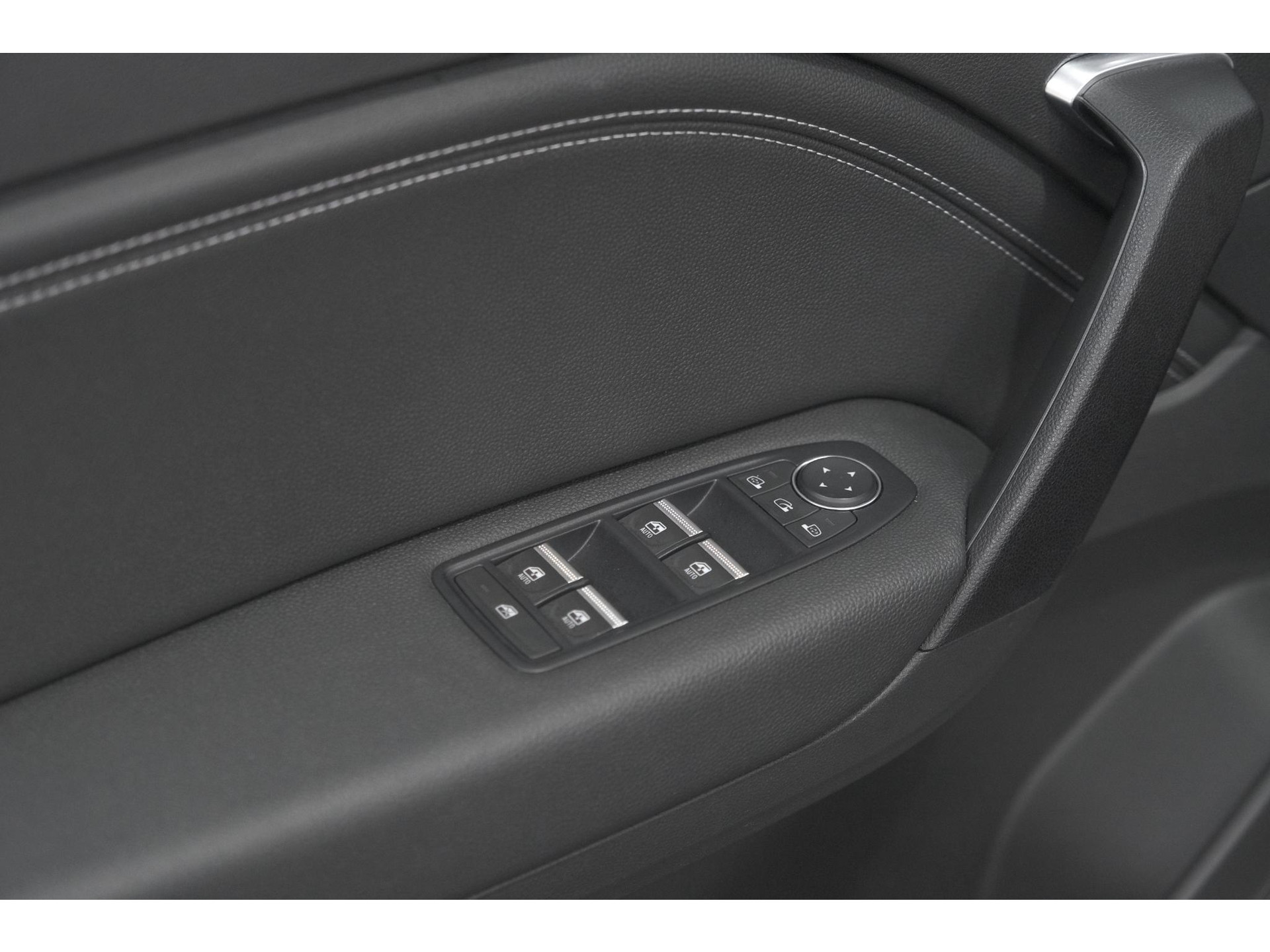 Renault Captur Mild Hybrid 140 EDC Techno | Camera | 9.3 Inch Scherm | Apple Carplay | Parkeersensoren | Allseason Banden | Stoelverwarming