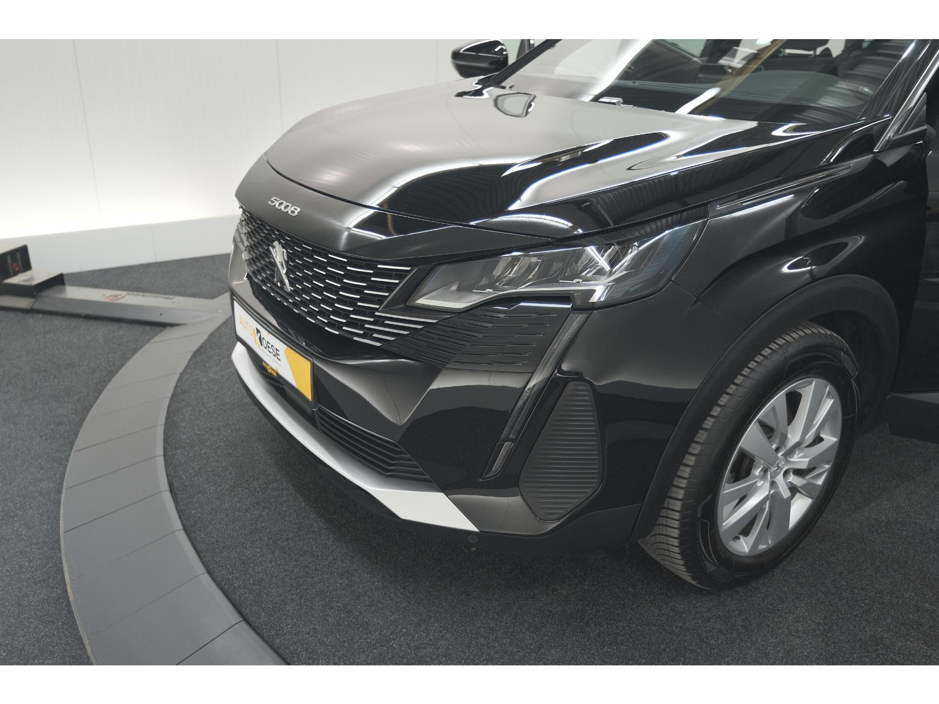 Peugeot 5008 PureTech 130 EAT8 Active Pack Business | 7 Zitplaatsen | Camera | Navigatie | Apple Carplay | Parkeersensoren