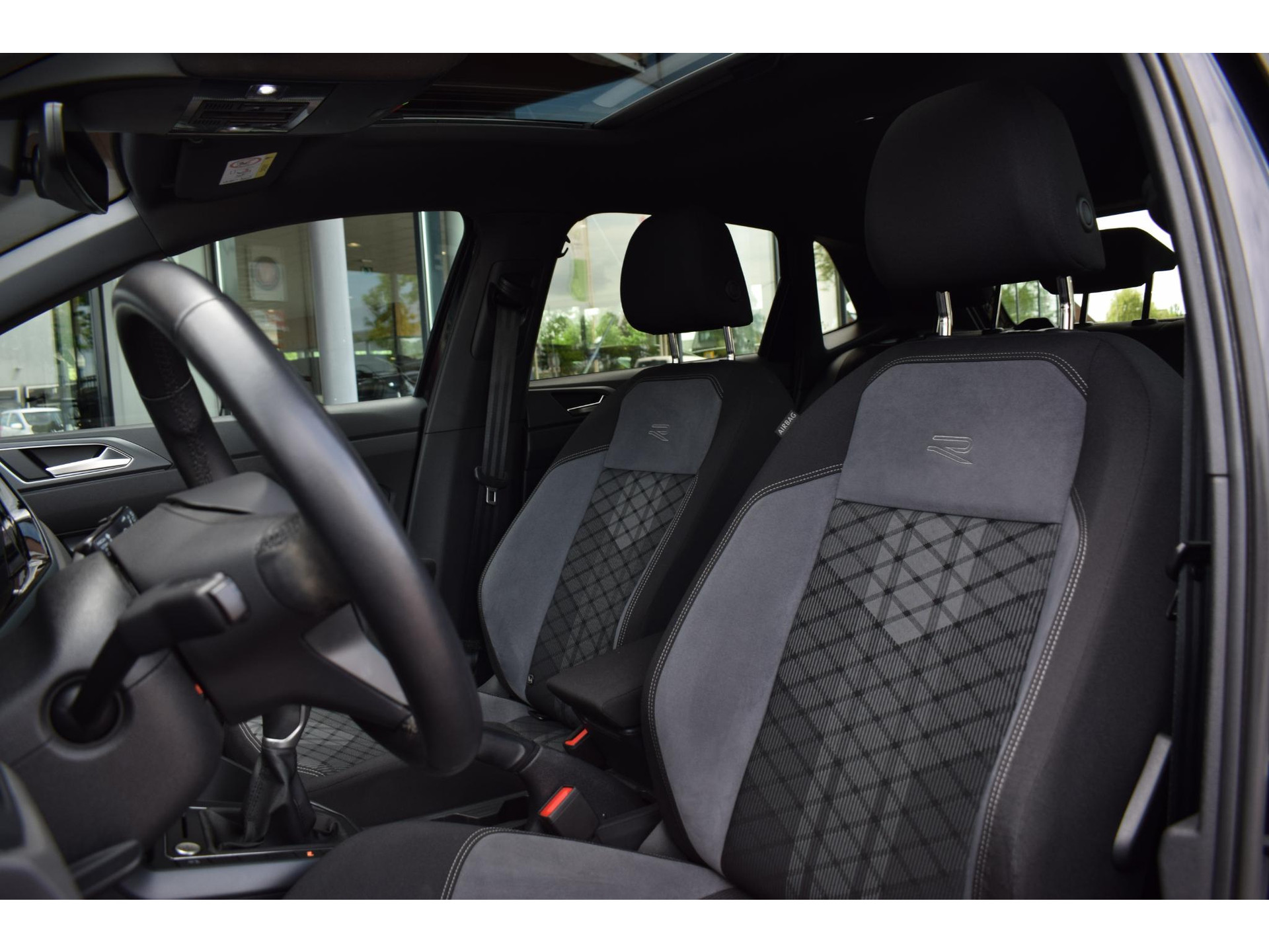 Volkswagen Polo 1.0 TSI R-Line Business | Pano | IQ | Beats | Stoelverwarming