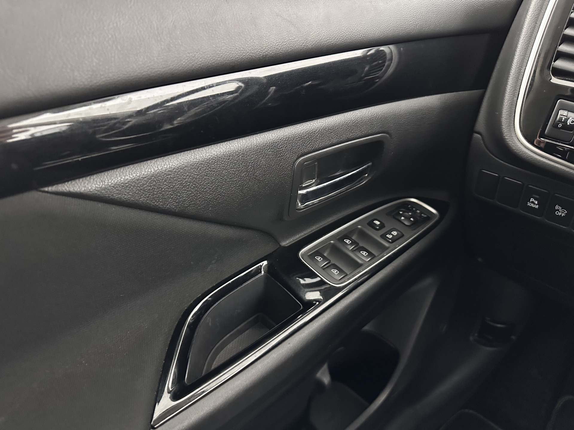 Mitsubishi Outlander 2.4 PHEV Pure (Plug-In) (INCL-BTW)  Aut *FULL-LED | KEYLESS | CAMERA | HEATED-COMFORTSEATS | ECC | SHIFTPADDLES | PDC | CRUISE | CARPLAY | PRIVACY-GLASS | DAB | TOWBAR | 16''ALU*