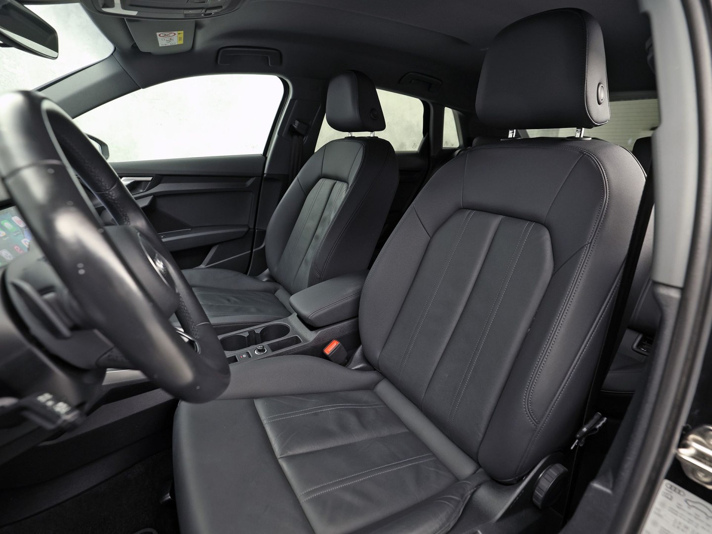 Audi A3 Sportback 40 TFSI e Sport 204Pk Automaat (APPLE CARPLAY, GROOT NAVI, LEDER, STOELVERWARMING, SPORTSTOELEN, ADAPTIVE CRUISE, GETINT GLAS, NIEUWSTAAT)