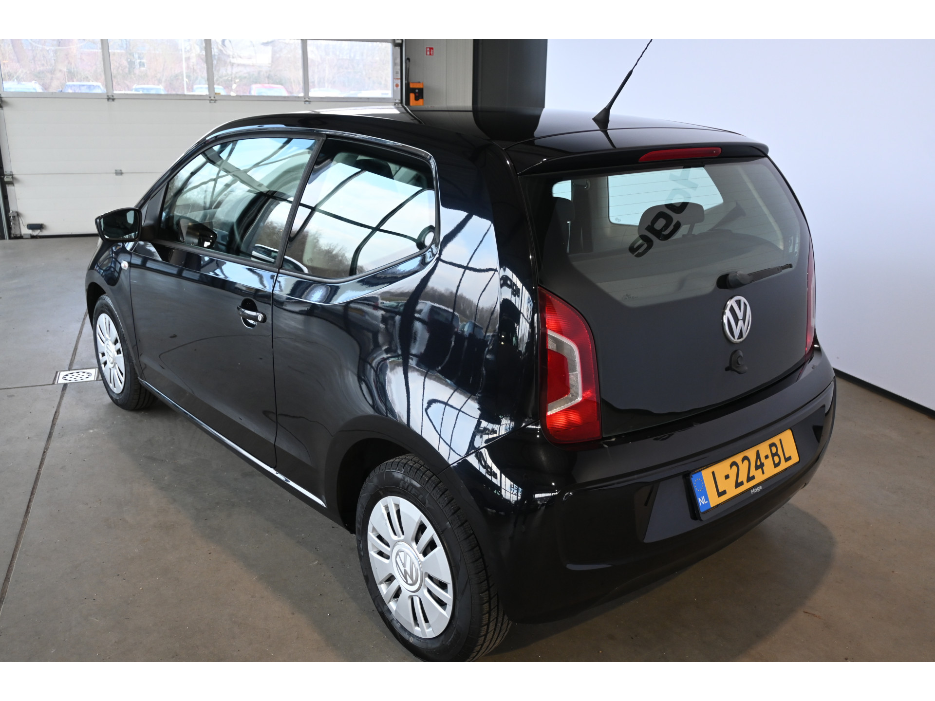 Volkswagen Up! 1.0 move up! Airco Stoelverwarming Goed Onderhouden! Inruil Mogelijk!