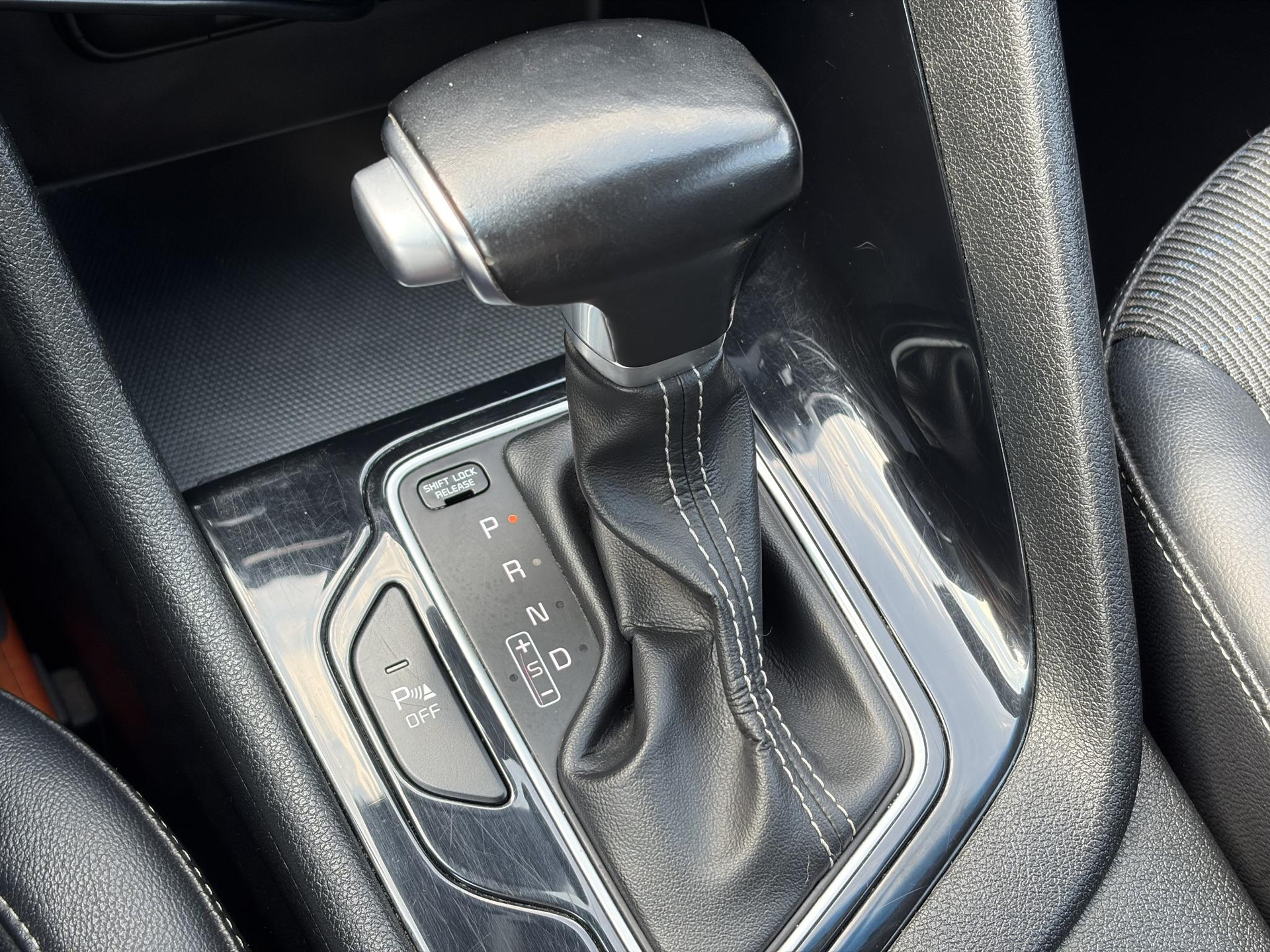 Kia Niro 1.6 GDi Hybrid DynamicLine SOH %100,Carplay,142pk,Camera,Navi,Clima,Cruise,Pdc,Rijstrooksensor,Halfleder,N.A.P,Apk tot 11-2026