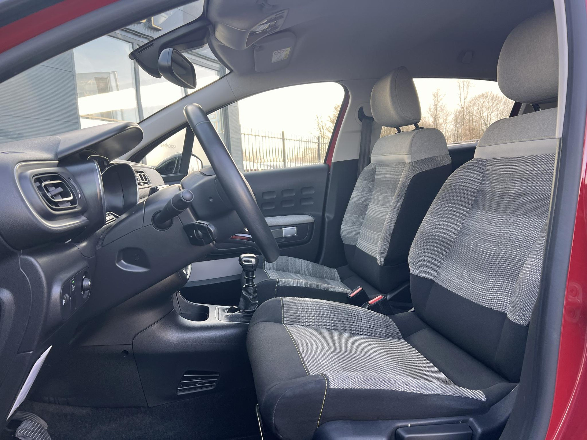 Citroen C3 1.2 PureTech S&S Shine 110pk,D-riem vv in 2023,2e Eigenaar,Camera,Navi,Clima,Cruise,Pdc V+A,APK tot 01-2027
