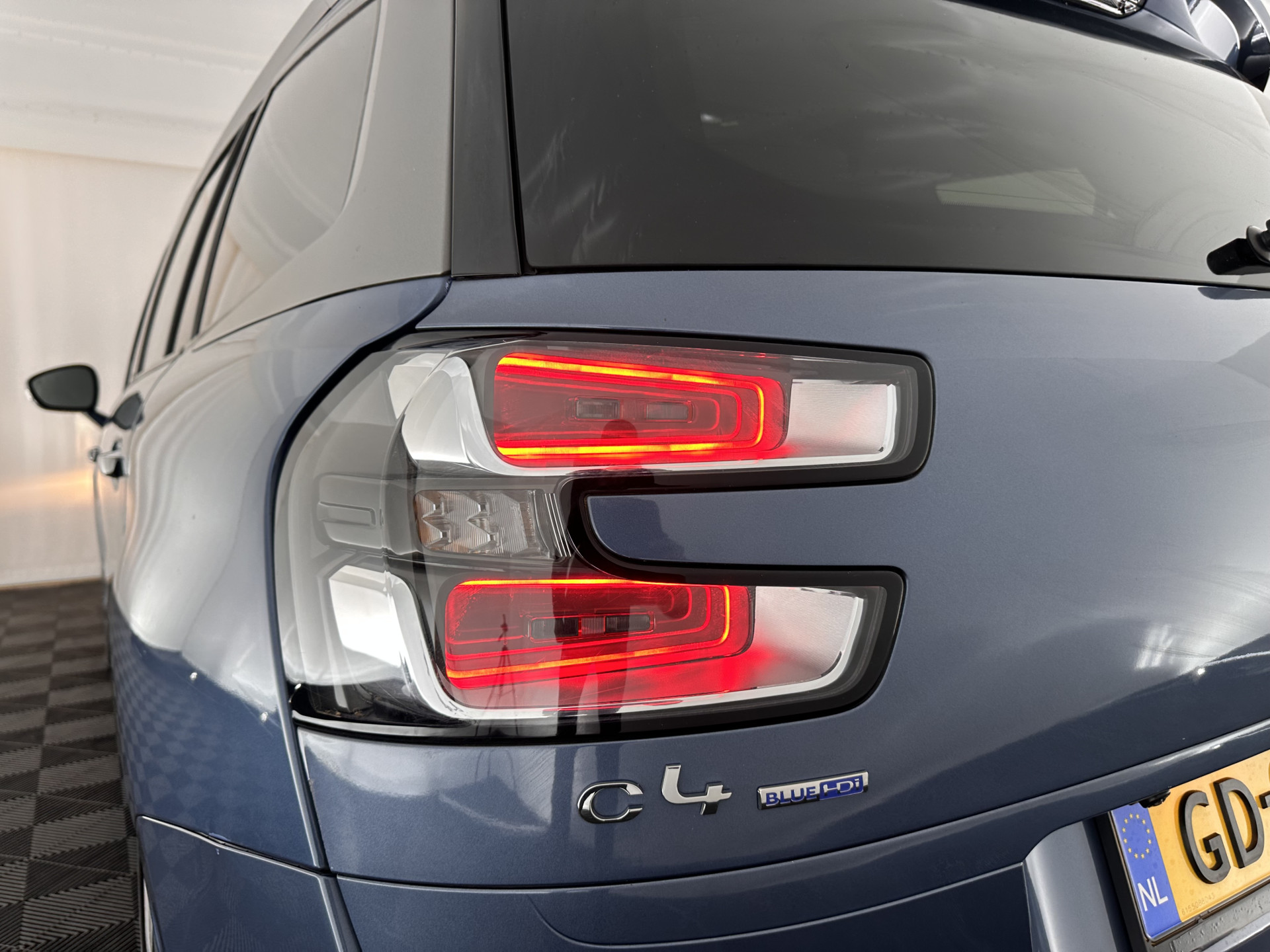 Citroën Grand C4 Picasso 1.6 BlueHDi Shine [ 7-Pers ] *NAVI-FULLMAP | DIGI-COCKPIT | CAMERA | COMFORT-SEATS | KEYLESS | ECC | TOWBAR | PDC | CRUISE | PRIVACY-GLASS | 17''ALU*