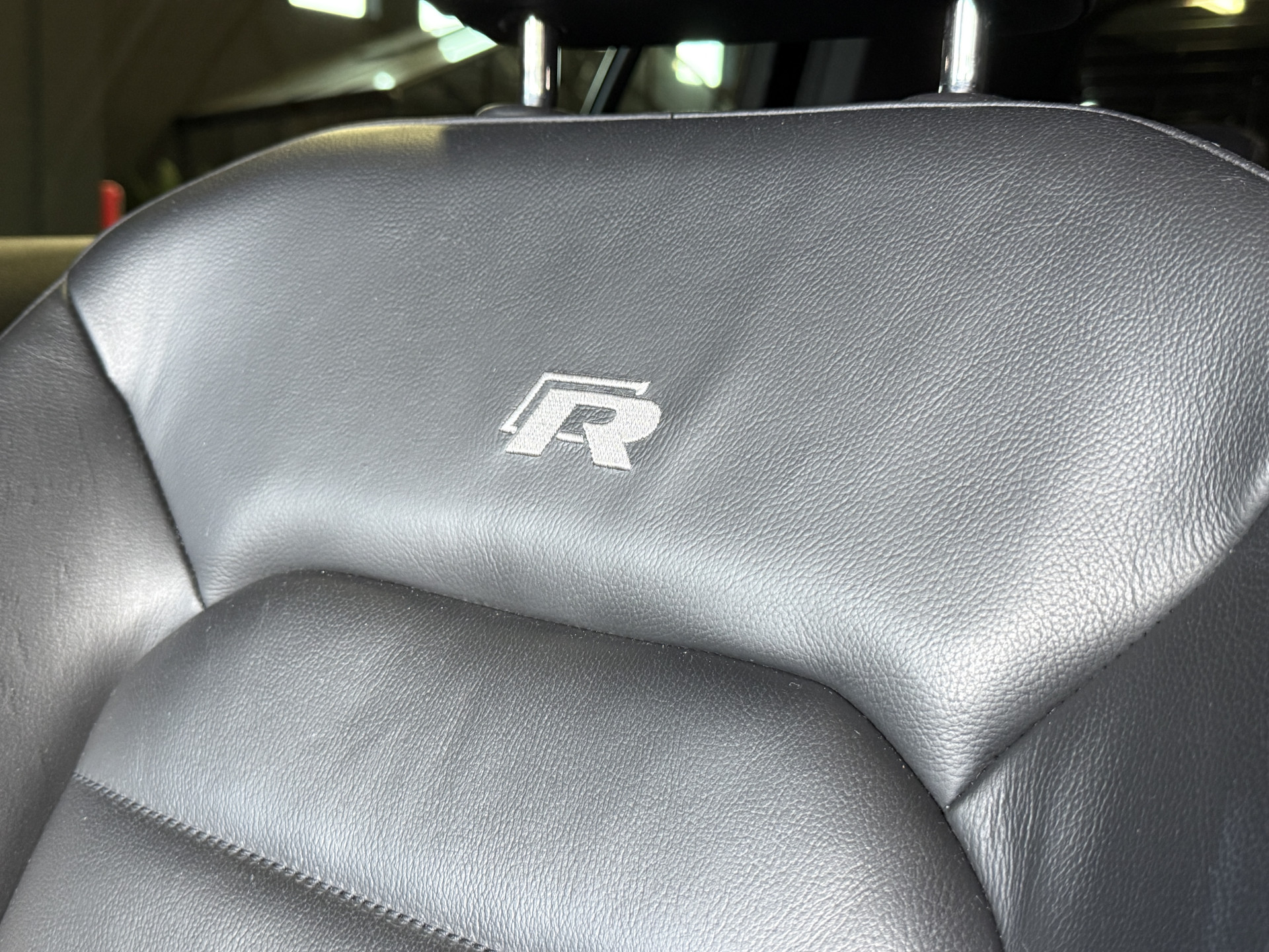 Volkswagen Golf 2.0 TSI R 4Motion | Camera | Panoramadak | 300PK | Stoelverwarming | Leder