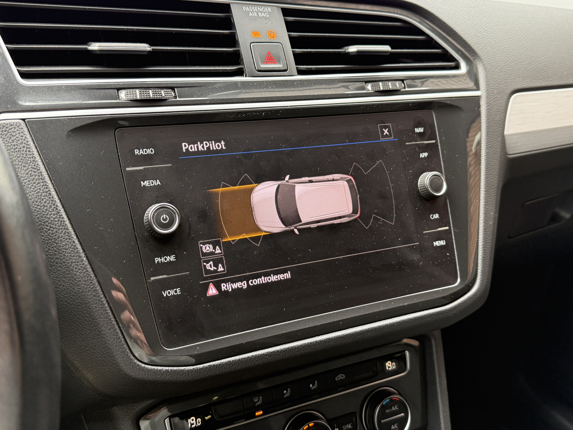 Volkswagen Tiguan 1.5 TSI ACT Comfortline | Apple Carplay | ACC | Trekaak | Draadloze lader
