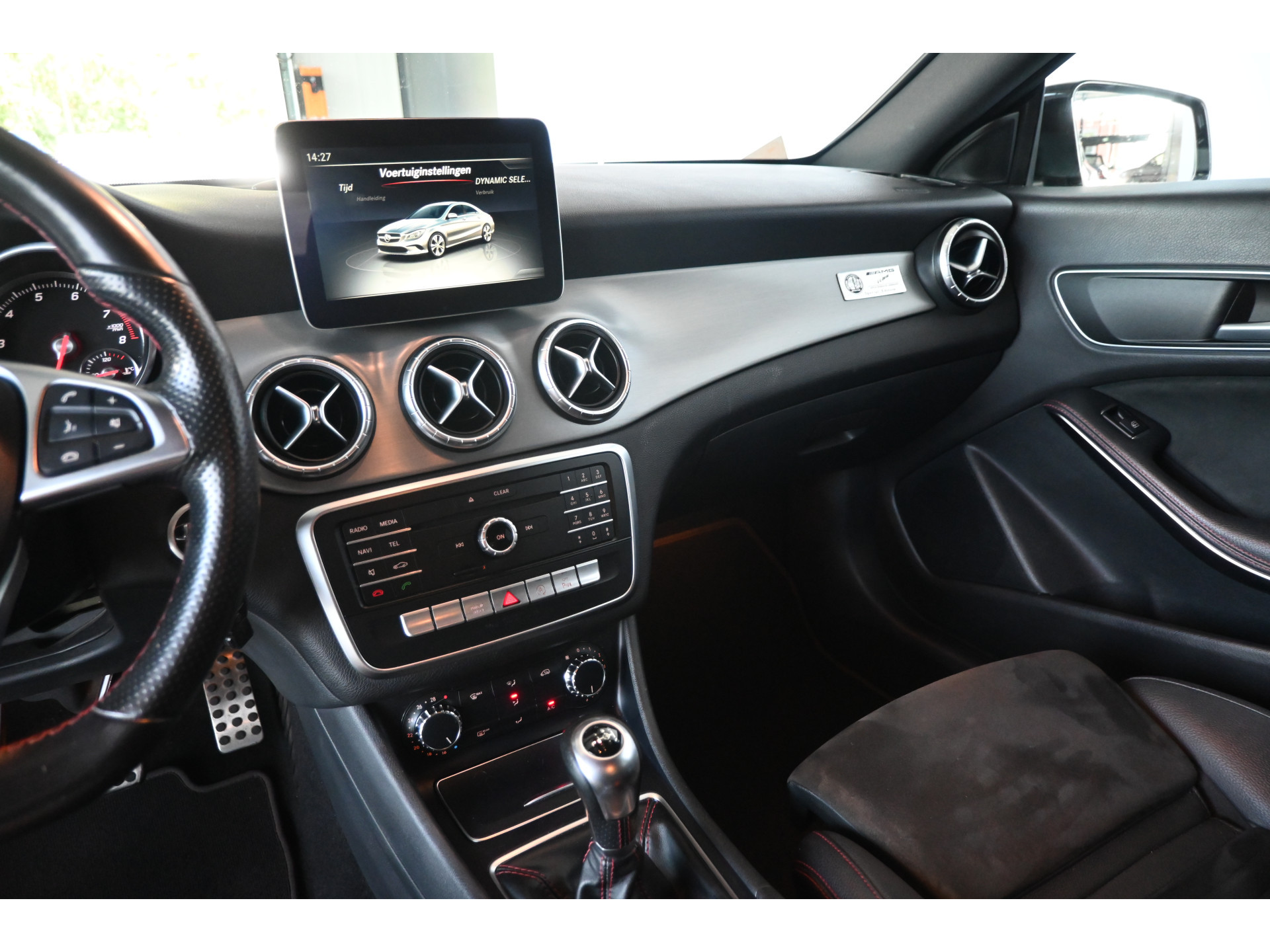 Mercedes-Benz CLA-klasse 180 AMG Night Edition Plus Clima Cruise Xenon LED Navigatie Inruil mogelijk