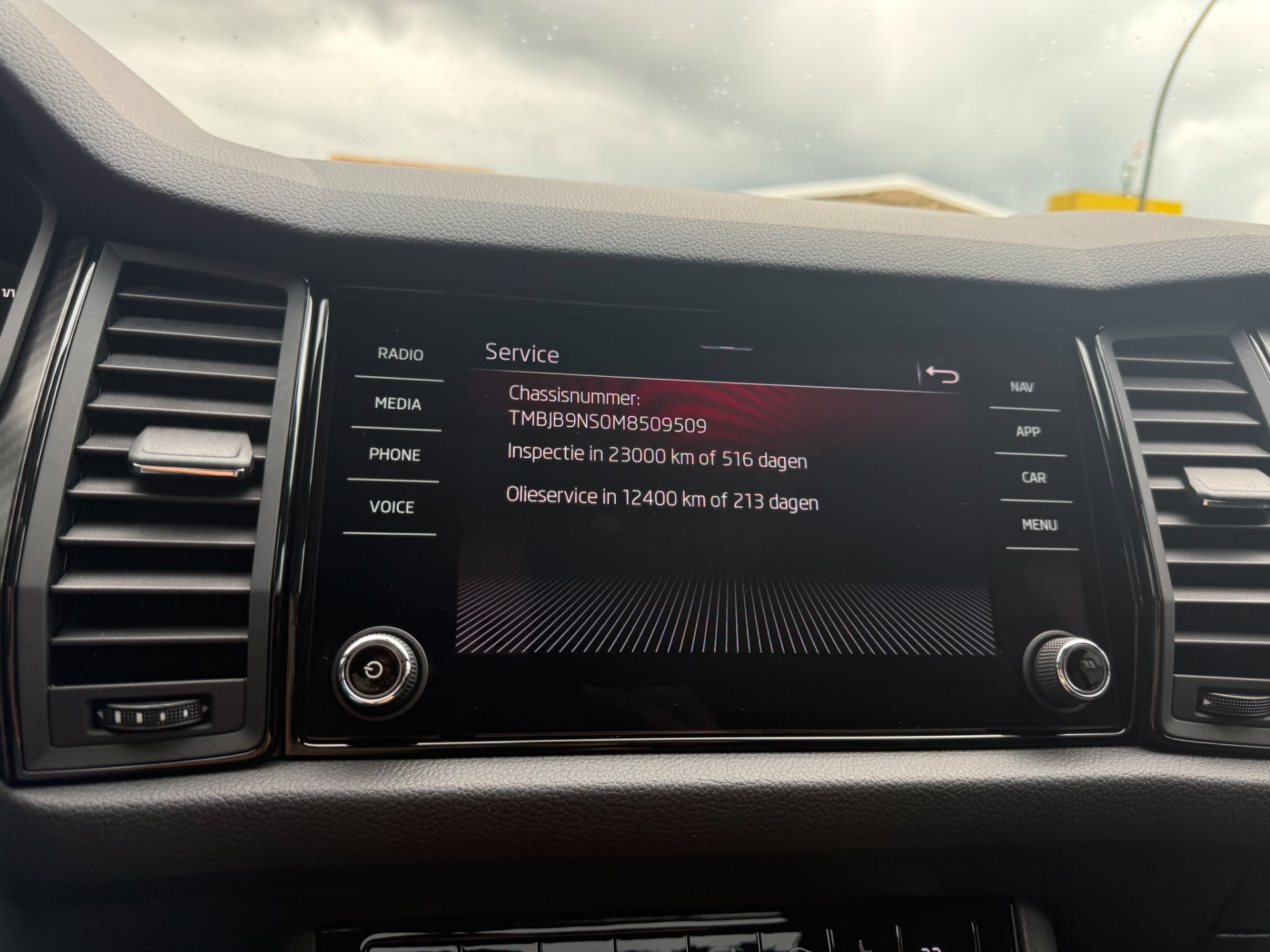 ŠKODA Kodiaq 1.5 TSI Sportline Business | 1E EIGENAAR | 3/6/12 MND GARANTIE | AUTOMAAT | PANO | LED | DAB | MEMORY | CARPLAY | DIGITAAL COCKPIT | TREKHAAK |
