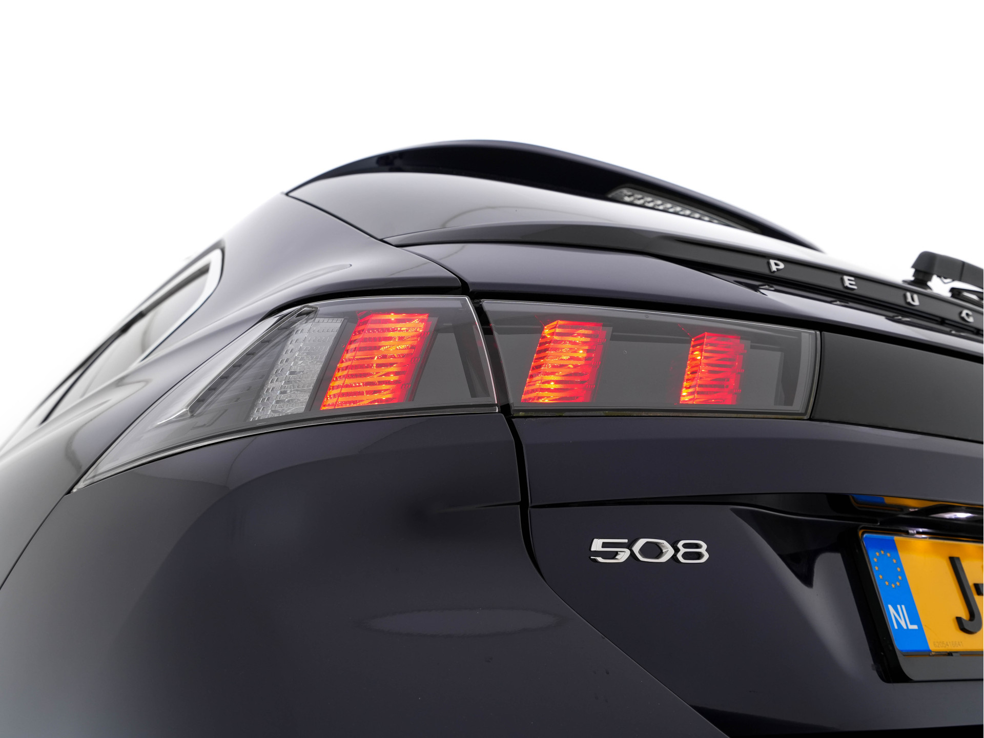 Peugeot 508 SW 1.5 BlueHDI Blue Lease Active Avantage (INCL-BTW) *NAVI-FULLMAP | DIGI-COCKPIT | LANE-ASSIST | SPORT-SEATS | PRIVACY-GLASS | CAMERA | DAB | KEYLESS | ECC | CARBON-INLAY | PDC | CRUISE | 19"ALU*