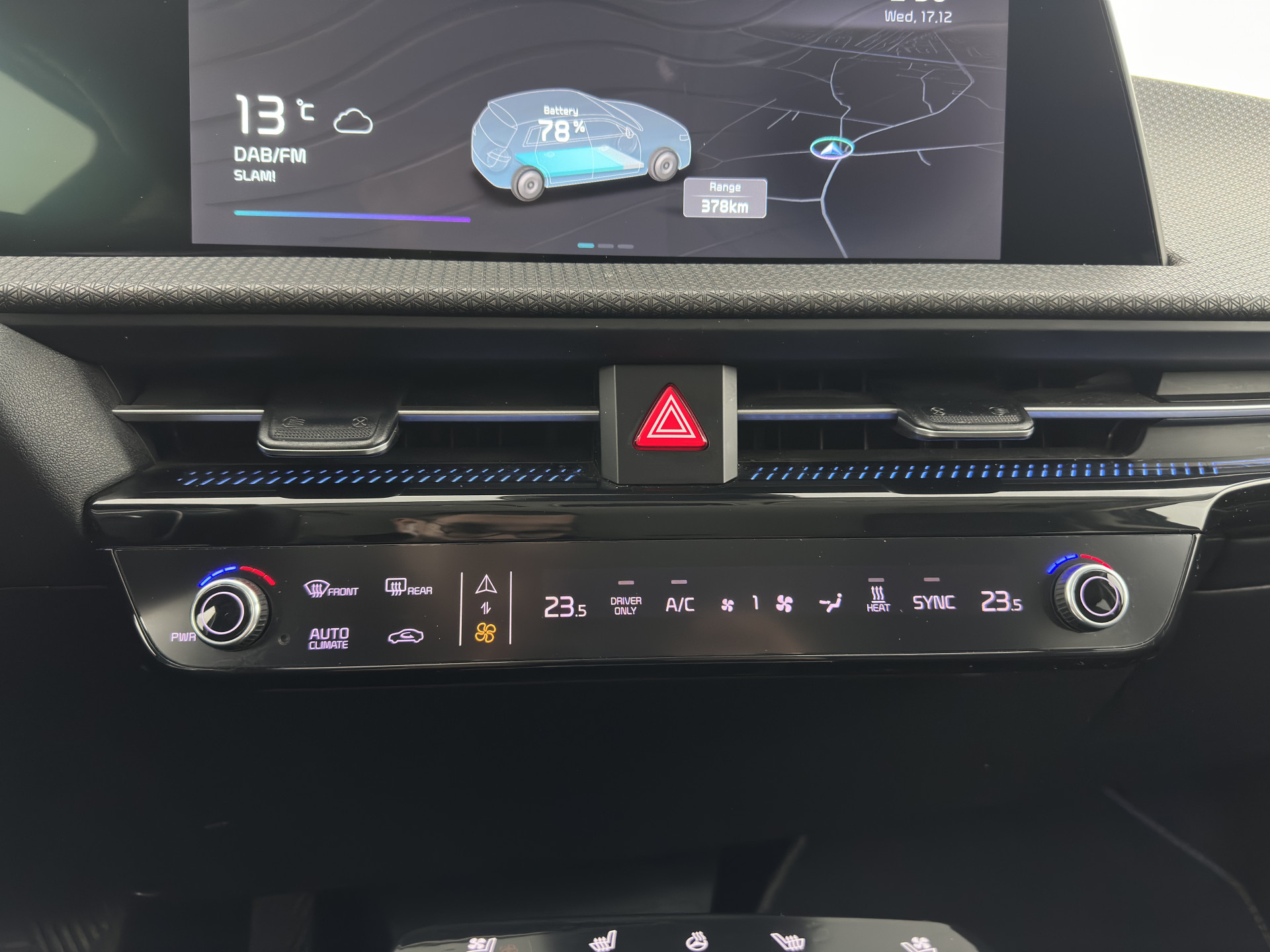 Kia EV6 Plus 77.4 kWh [ 3-Fase ] SOH100% (INCL-BTW) Aut. *LEATHER | ADAPTIVE-CRUISE | DIGI-COCKPIT | MERIDIAN-AUDIO | MEMORY-PACK | FULL-LED | KEYLESS | CAMERA | DAB | BLIND-SPOT | NAVI-FULLMAP | PRIVACY-GLASS | AMBIENT-LIGH