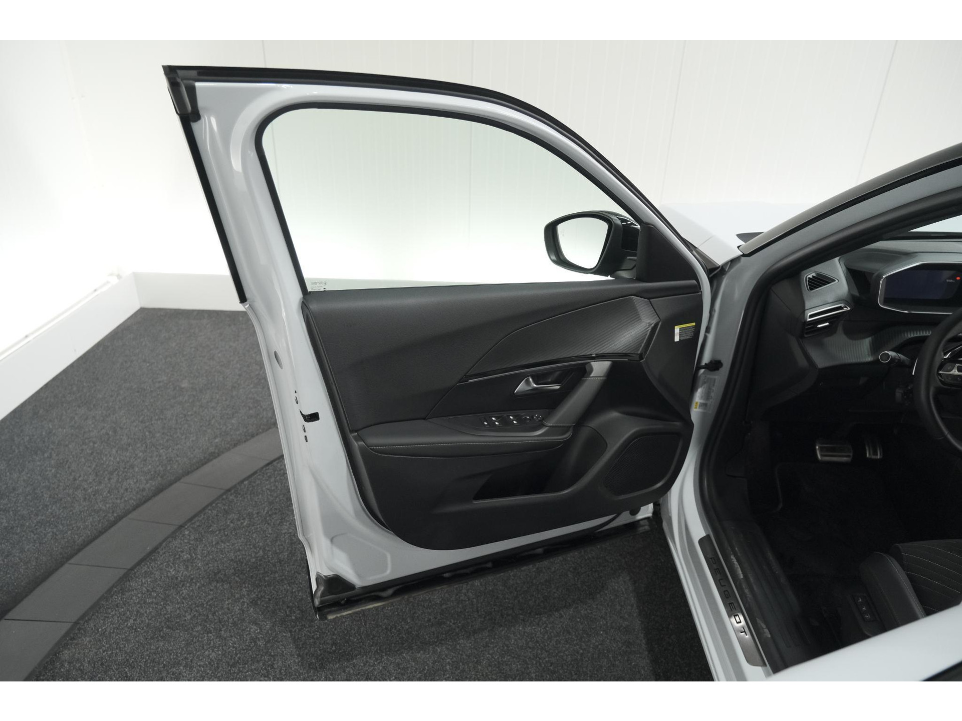 Peugeot 2008 PureTech 130 EAT8 GT | 360 Camera | Stoelmassage | Adaptieve Cruise Control | Dodehoekdetectie