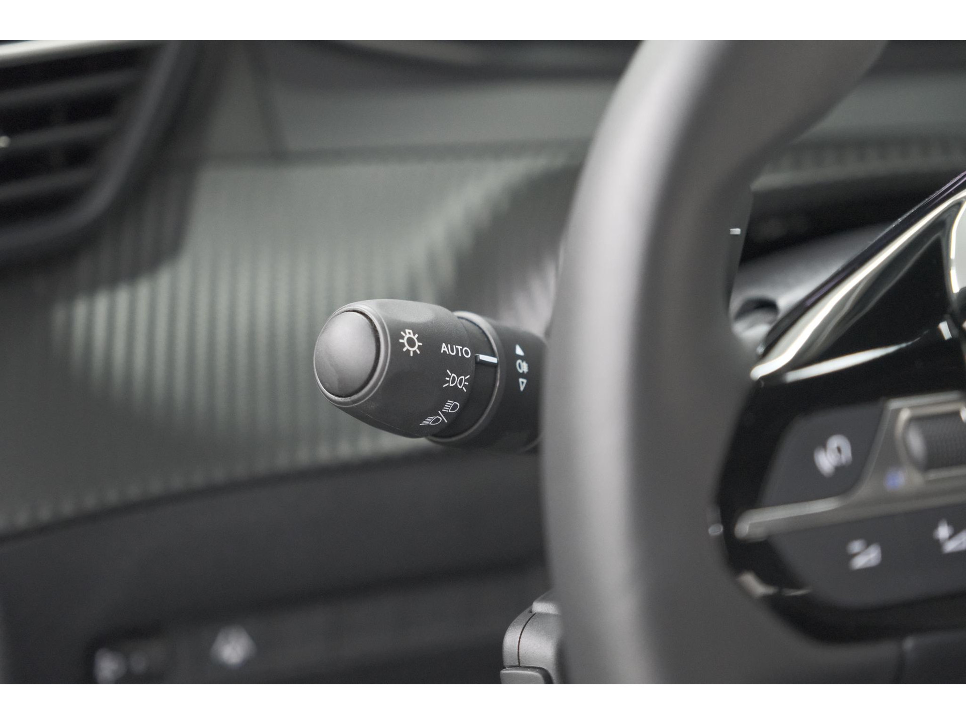 Peugeot 2008 1.2 Hybrid 145 Allure | 360 Camera | Adaptieve Cruise Control | Dodehoekdetectie | Apple Carplay