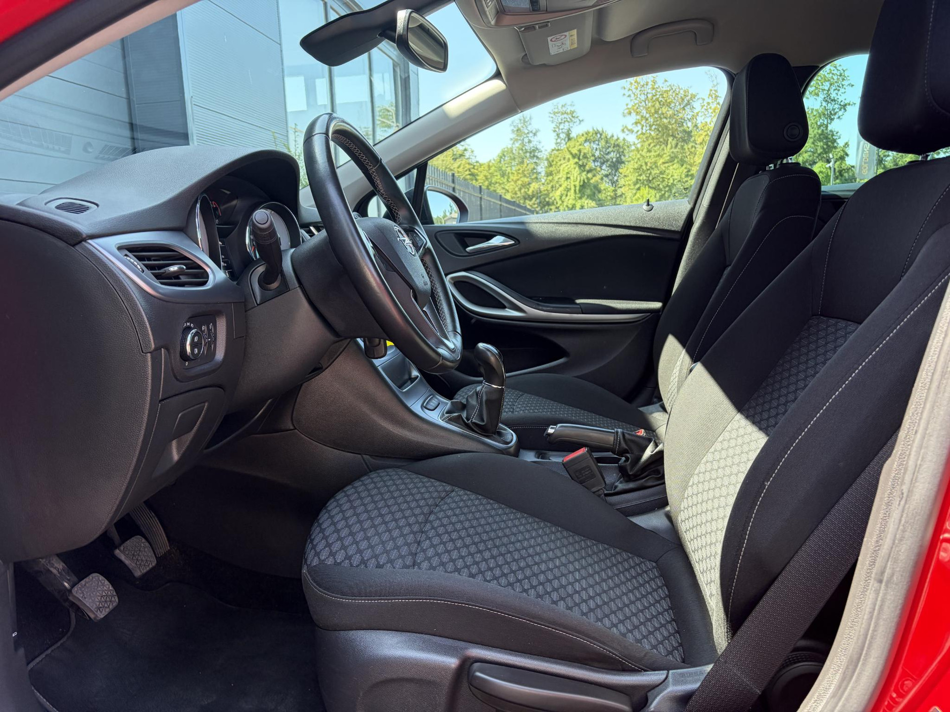 Opel Astra 1.4 Black Edition 2e Eigenaar,Carplay,150pk,Navi,6 Bak,Airco,Cruise,Lm velgen,Pdc,N.A.P,Apk tot 10-2027