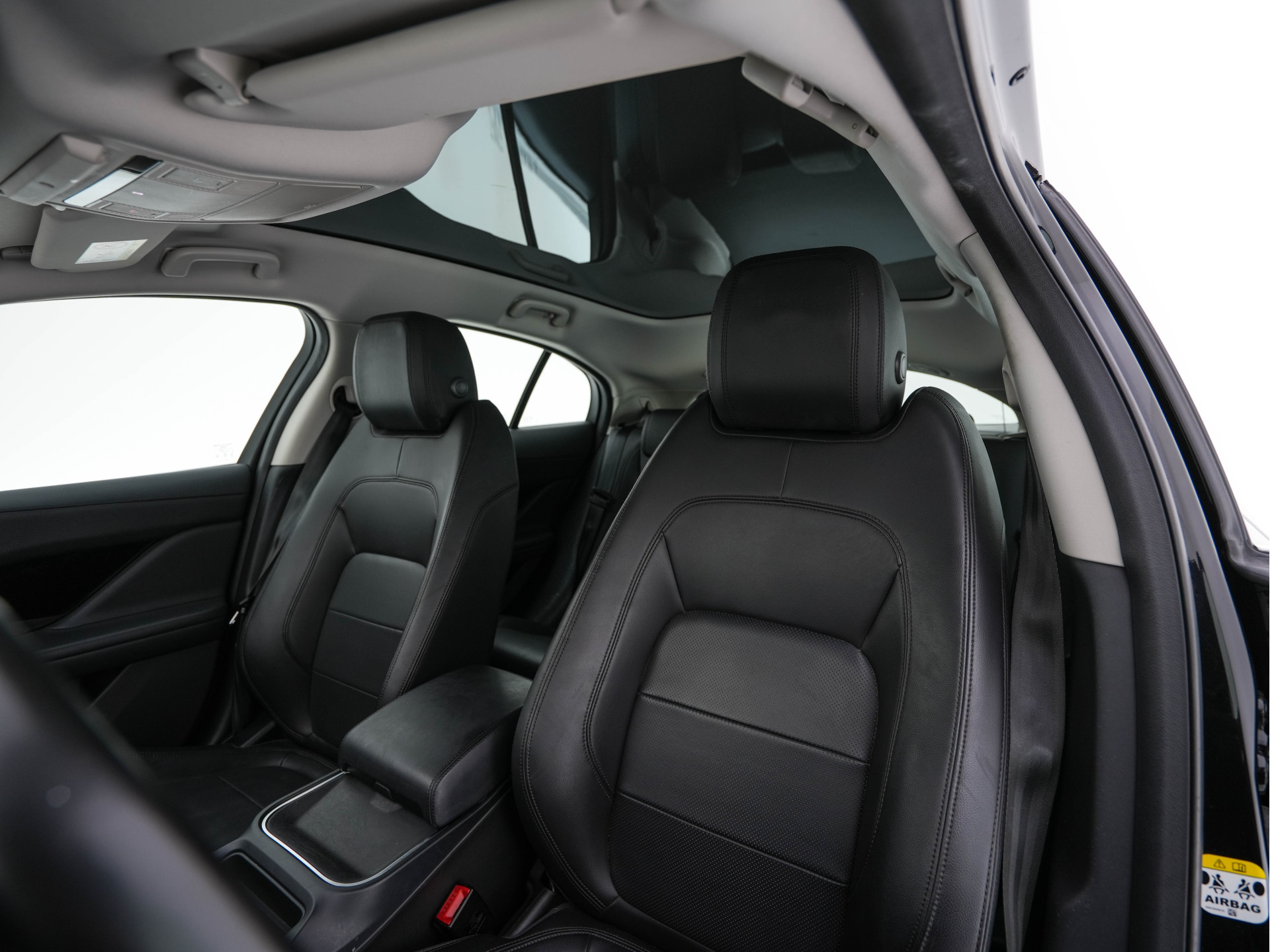 Jaguar I-PACE EV400 Business Edition S 90 kWh {SOH-89%} (INCL-BTW) *HEATPUMP | PANO | LEATHER | MERIDIAN-AUDIO | FULL-LED | HEATED/COOLED-COMFORTSEATS | DAB+ | CAMERA | DIGI-COCKPIT | NAVI-FULLMAP | ECC | KEYLESS | PDC | CCS-FASTLOADER | CRUISE |