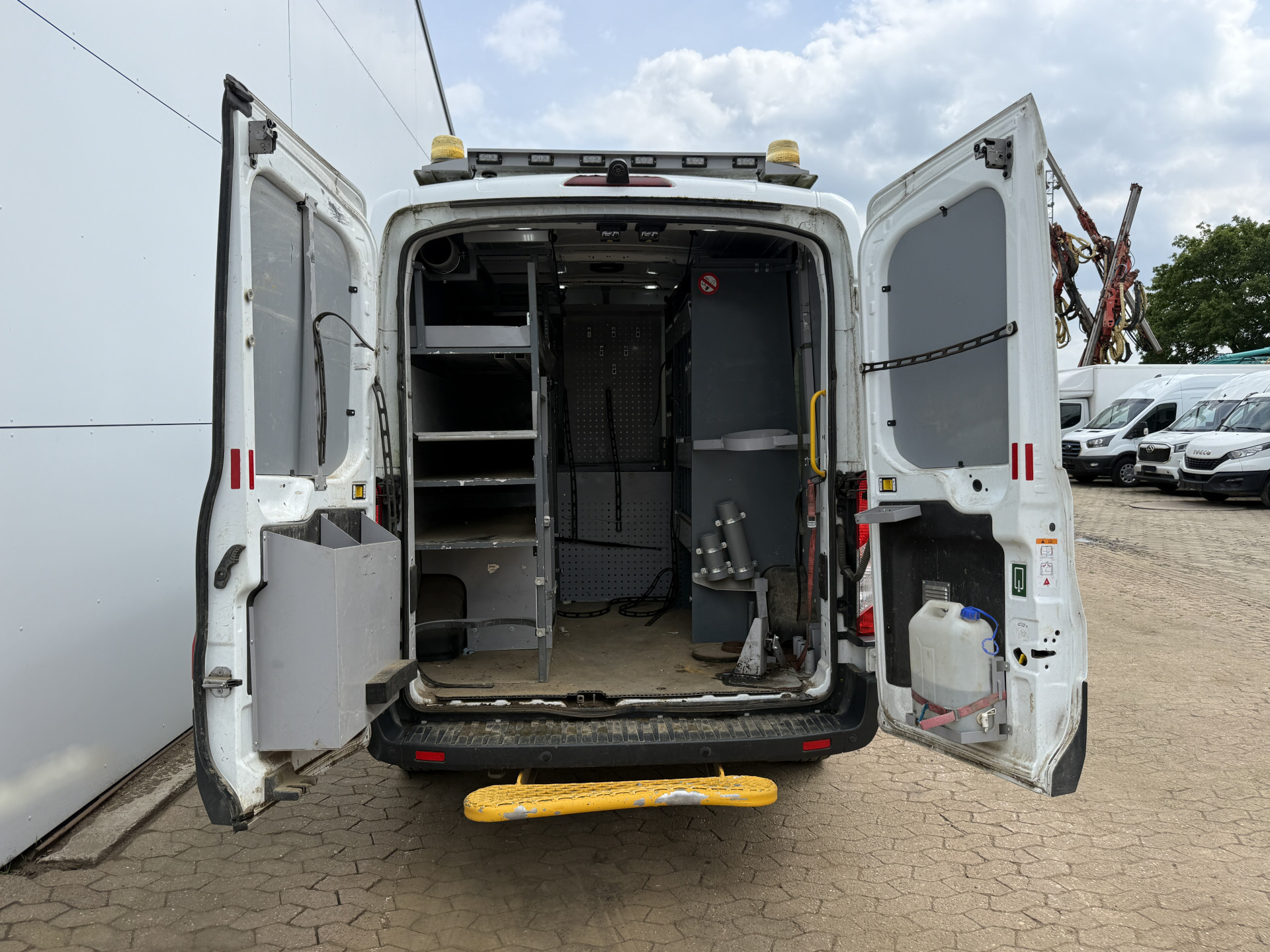 Ford Transit 2.0 TDCI 130PK L2H2 Airco Cruise Control Parkeersensoren Stoelverwarming Zwaailampen Kastwand Inbouw
