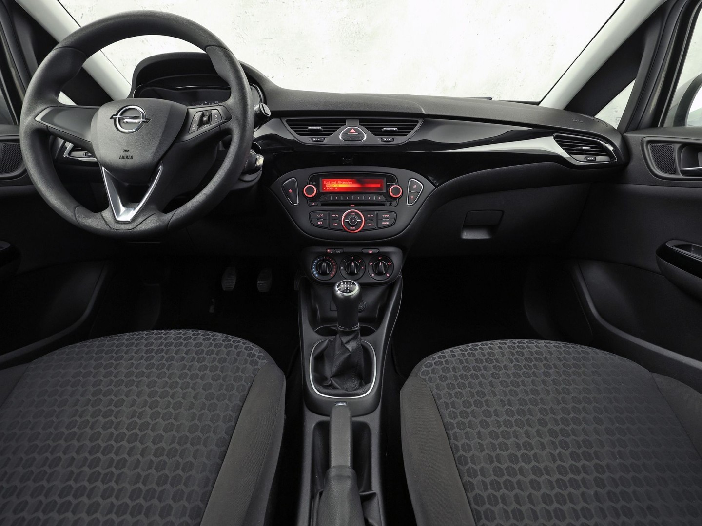 Opel Corsa 1.4 Color Edition (5 DEURS, AIRCO, SPORTSTOELEN, CRUISE, ELEK RAMEN, NIEUWE APK, NIEUWSTAAT)