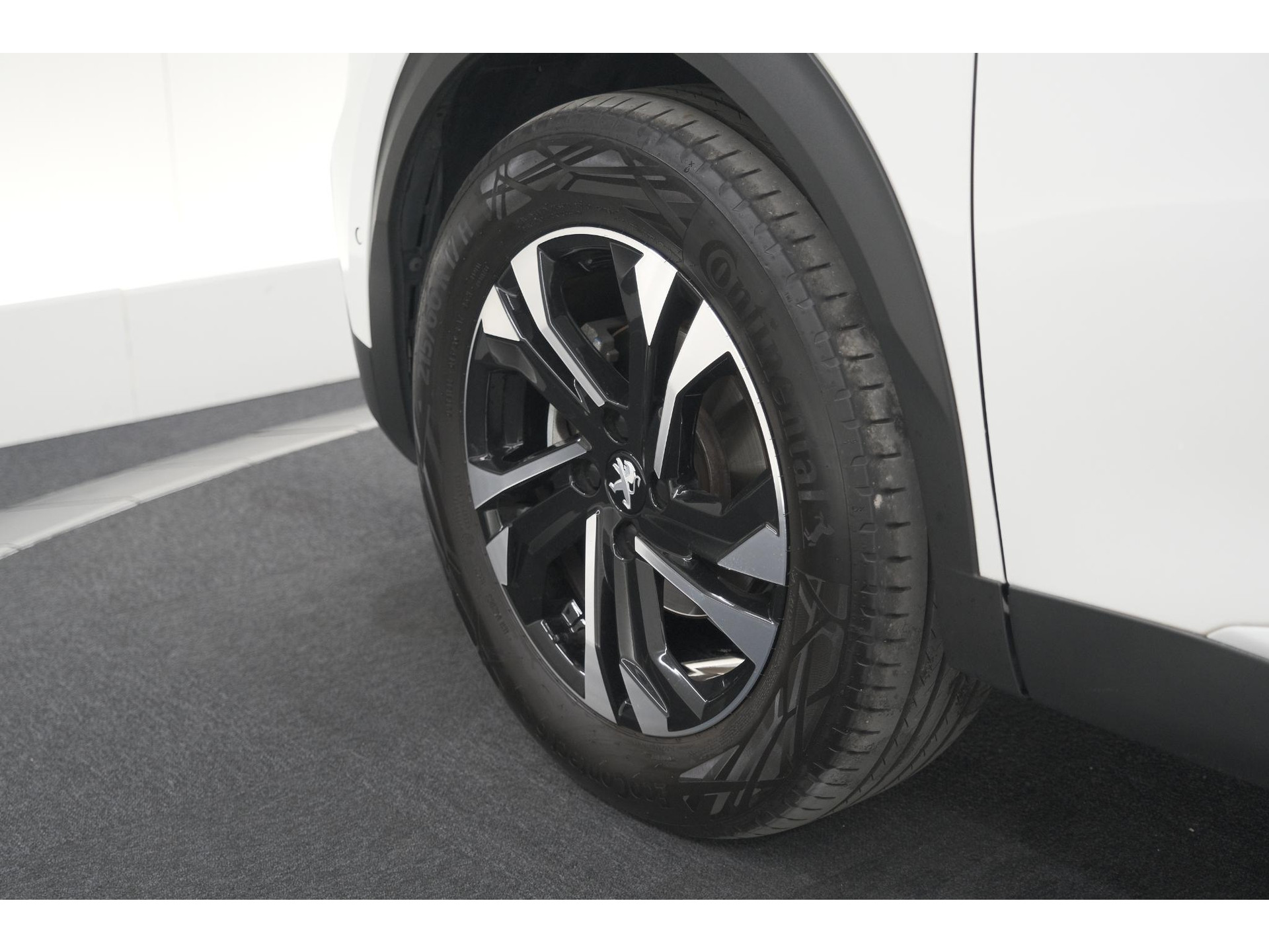 Peugeot 2008 PureTech 130 GT | Elektrisch Panoramadak | Camera | Dodehoekdetectie | Navigatie