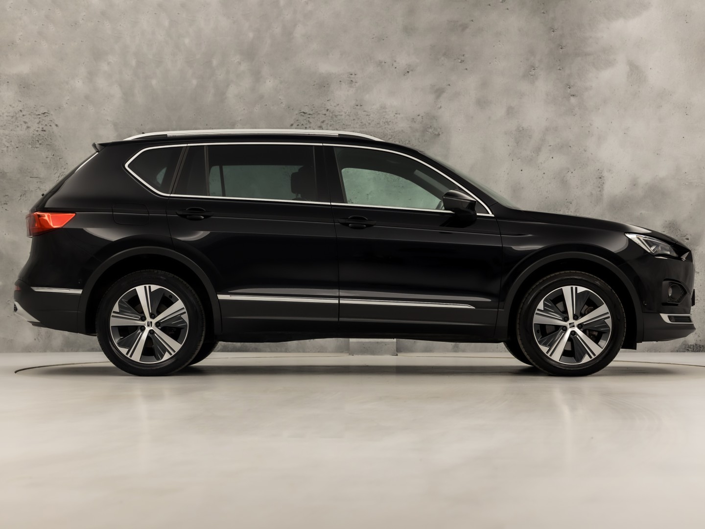 SEAT Tarraco 1.4 TSI e-Hybrid PHEV Xcellence Sport 245Pk Automaat (APPLE CARPLAY, GROOT NAVI, MEMORY SEAT, LEDER, CAMERA, SPORTSTOELEN, STOELVERWARMING, ELEK ACHTERKLEP, GETINT GLAS, NIEUWSTAAT)