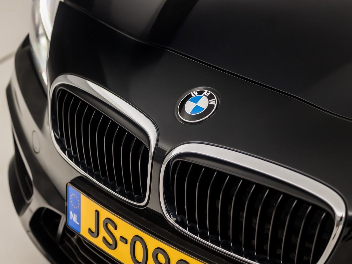 BMW 2 Serie 220i High Executive 7 Persoons 192Pk Automaat (NAVIGATIE, 4 CILINDER, 1e EIGENAAR, CLIMATE, GETINT GLAS, PARKEERSENSOREN, SPORTSTOELEN, CRUISE, NIEUWE APK, NIEUWSTAAT)