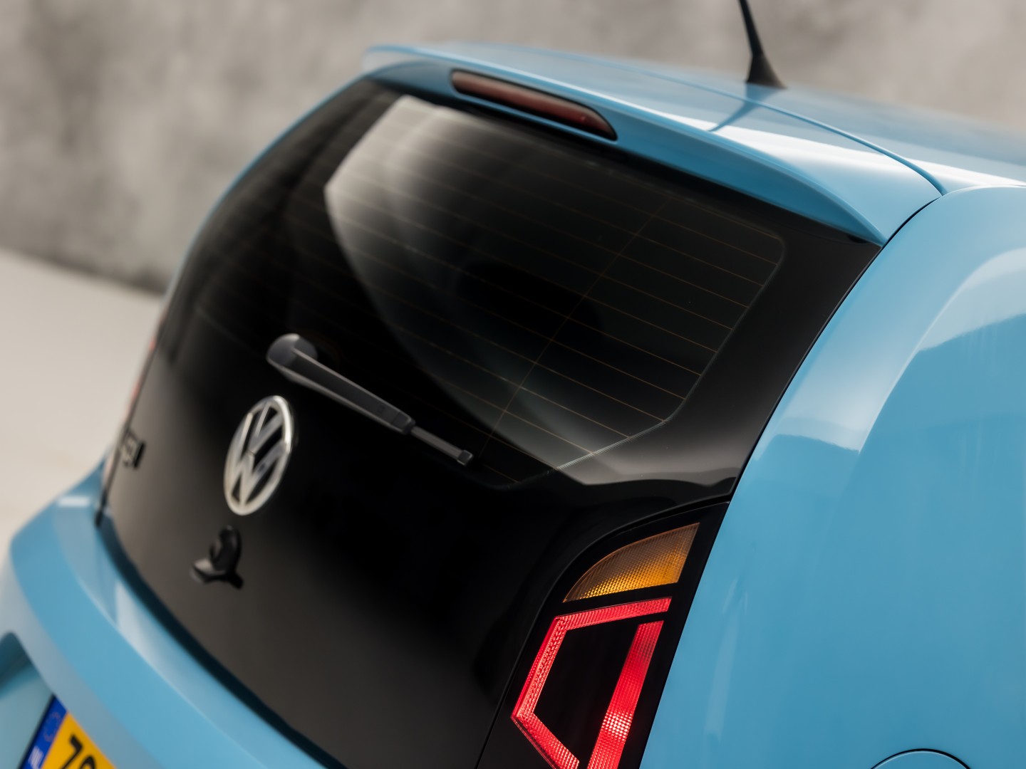 Volkswagen up! 1.0 Sport up! (AIRCO, 5 DEURS, CRUISE, PARKEERSENSOREN, GETINT GLAS, SPORTSTOELEN, LM VELGEN, NIEUWSTAAT)