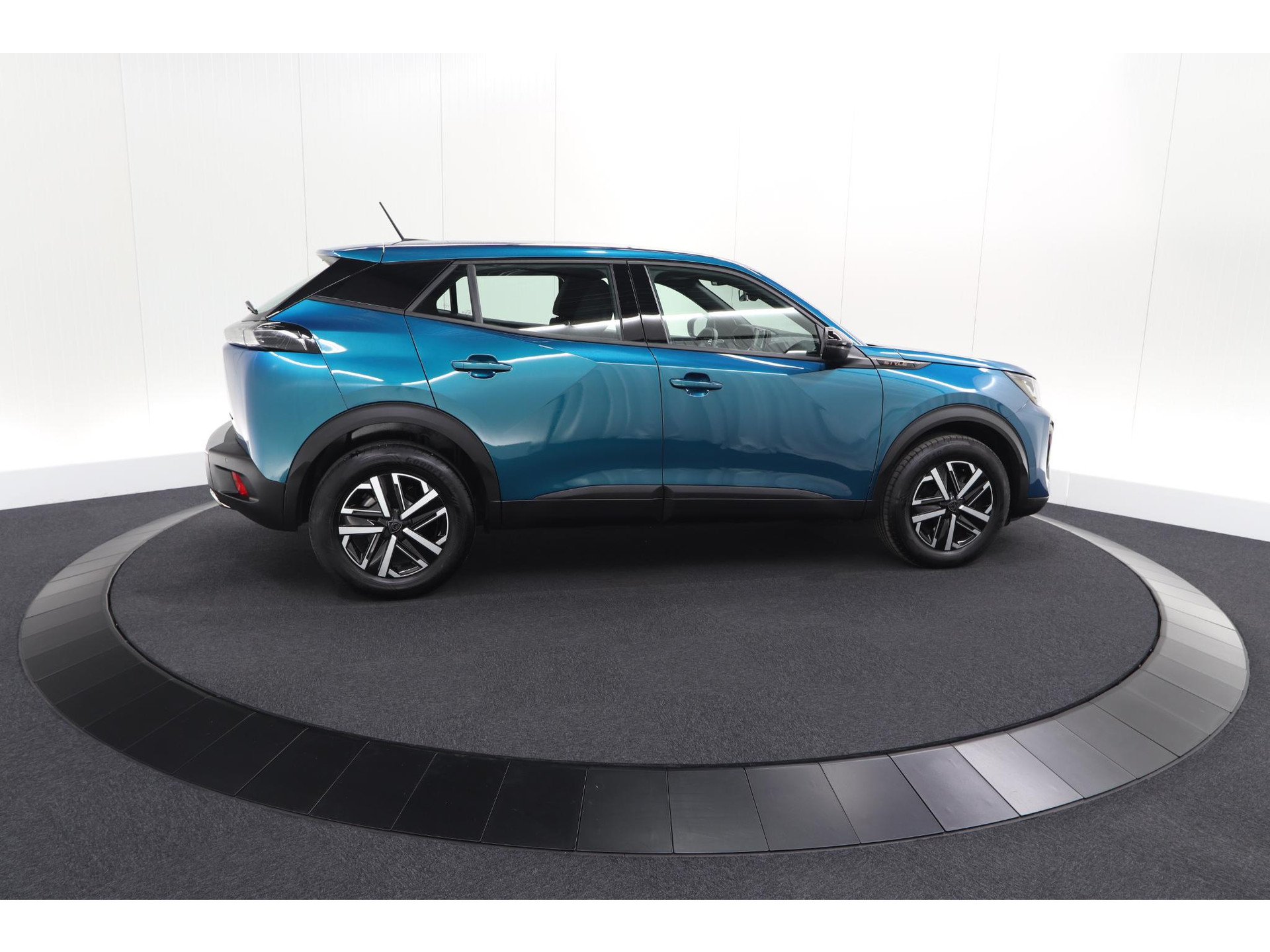 Peugeot 2008 Hybrid 136 e-DCS6 Style | Apple Carplay | Parkeersensoren | Climate control