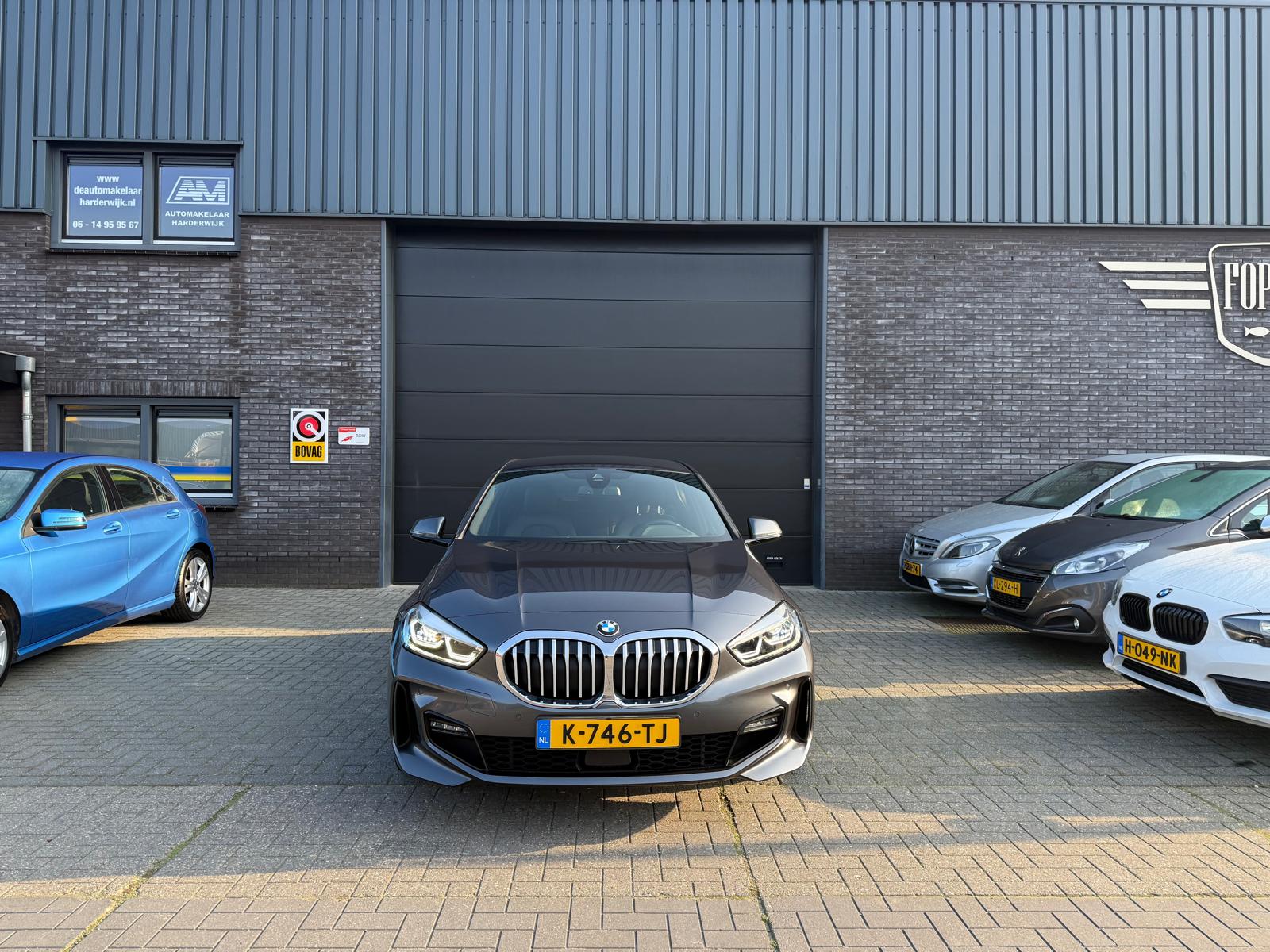BMW 1-serie 116d Executive | 1E EIGENAAR | 3/6/12MND GARANTIE | AUTOMAAT | LED | CARPLAY | SFEERVERLICHTING | CRUISE | AIRCO |