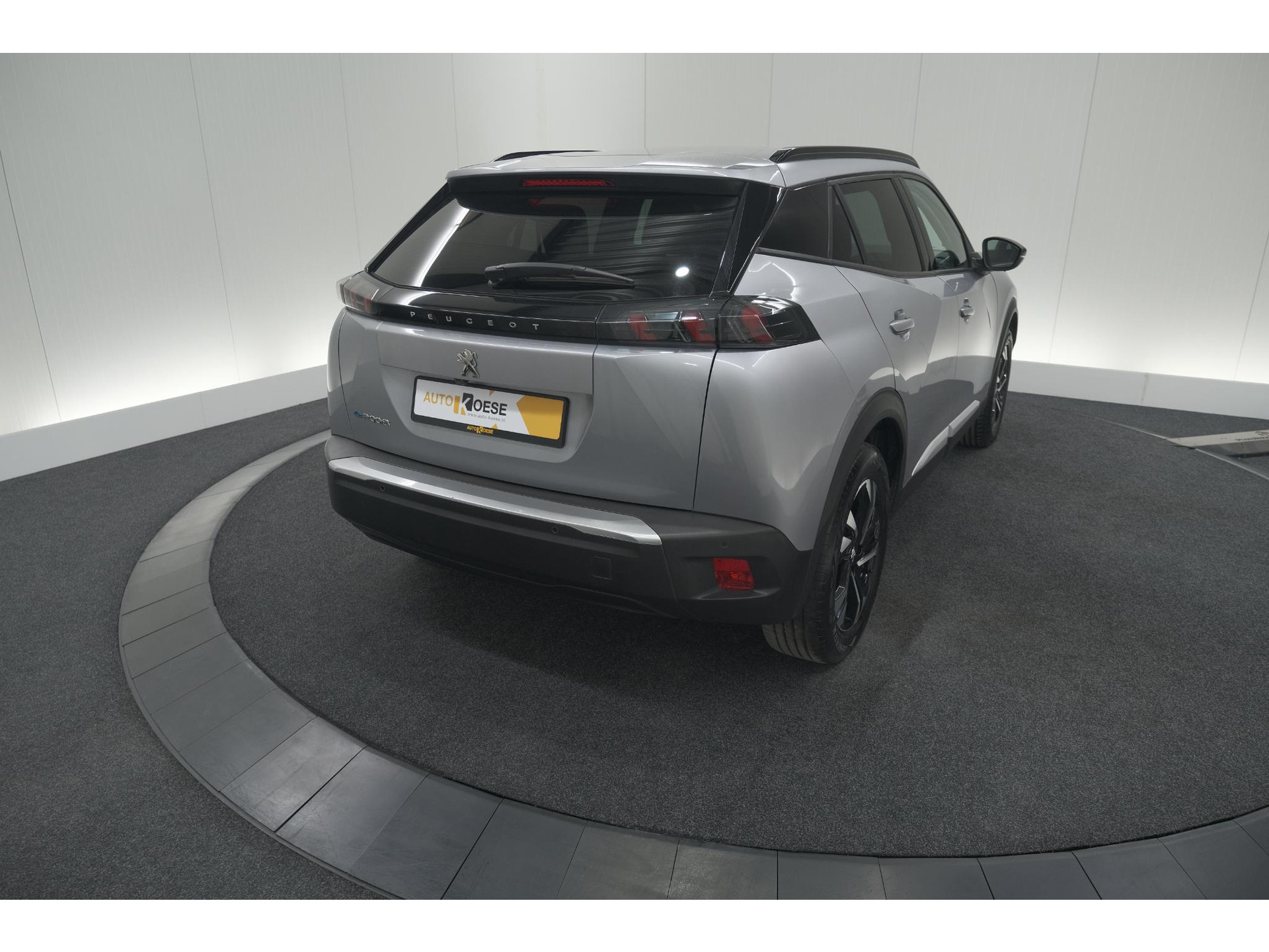 Peugeot e-2008 EV Allure Pack 50 kWh | 3 Fase Laadfunctie | Camera | Navigatie | Parkeersensoren | Apple Carplay
